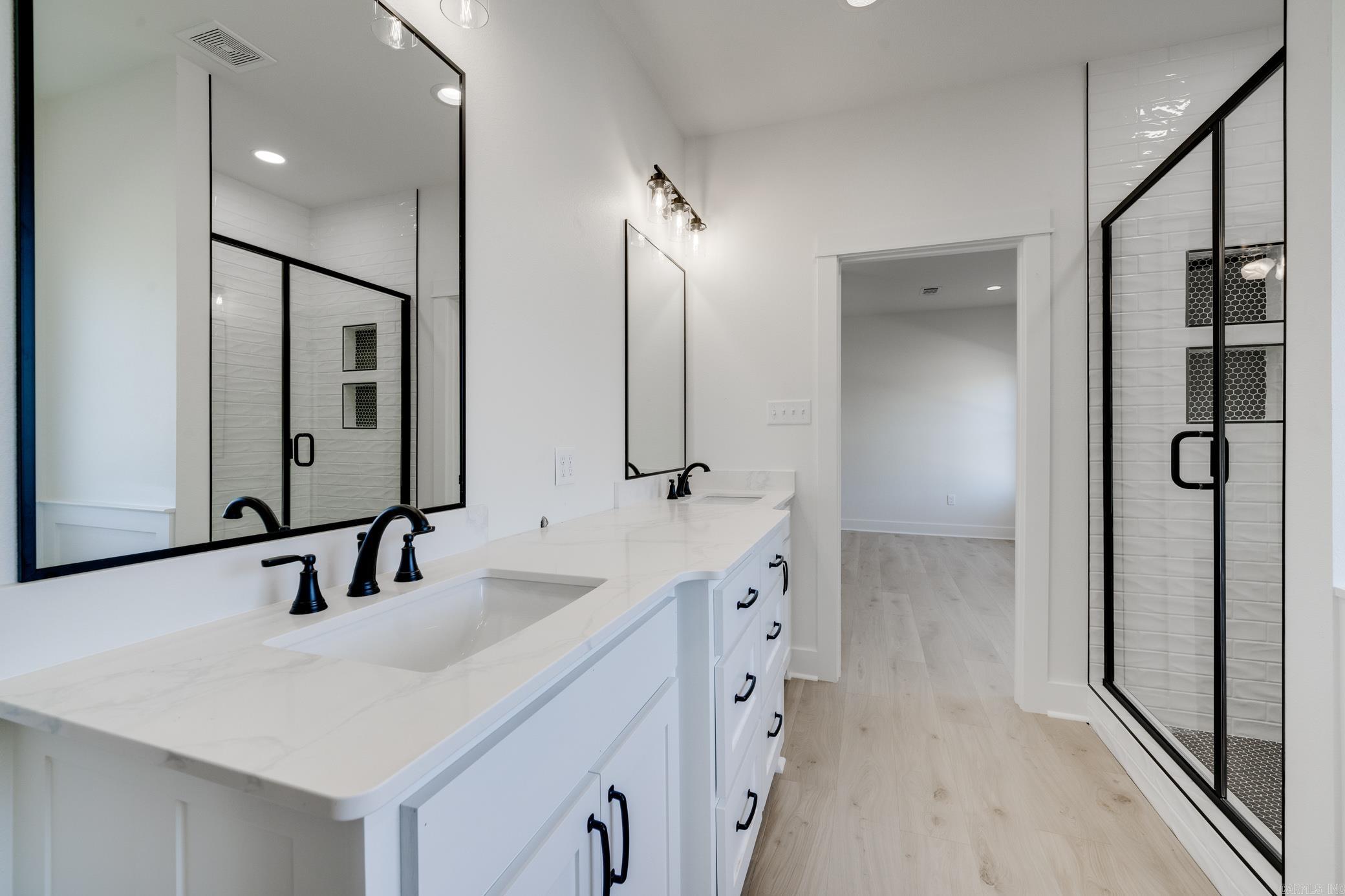 IVY PLACE - Residential