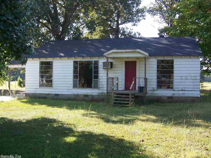 BANK OWNED PROPERTY BEING SOLD AS IS WHERE IS NO DISCLOSURES ~ BUYERS WILL BE RESPONSIBLE FOR HAVING UTILITES TURNED ON FOR INSPECTIONS