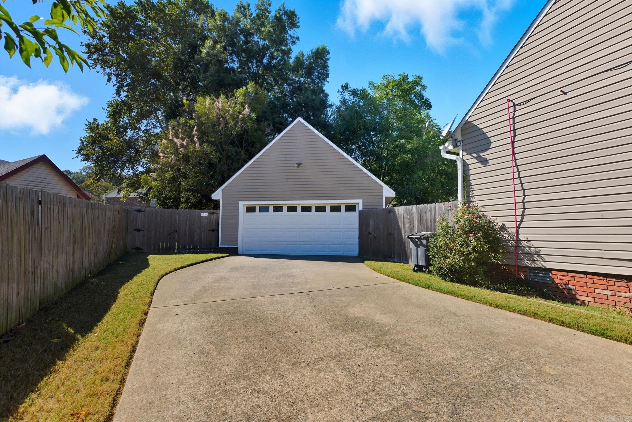 RIVER OAKS - Residential