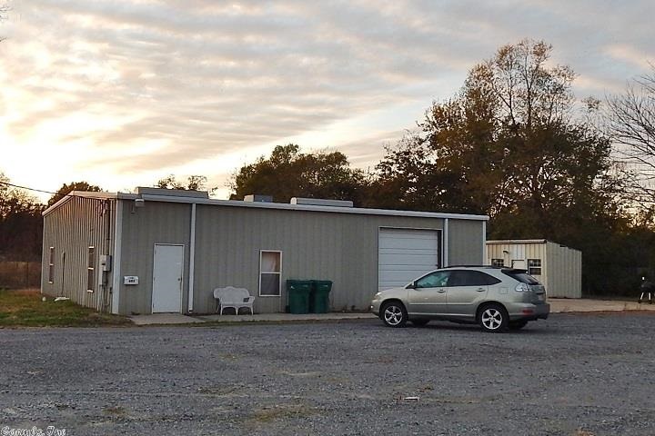Great business location close to the freeway. Currently an excavation company, but previous owners had a catering company. Lots of updates, carpets and paint. Shop is 30 x 40 w/3 offices and a bay. Also available a wash area with drain. Multiple storage bldgs on property. Has new septic. Separate drive for the business.