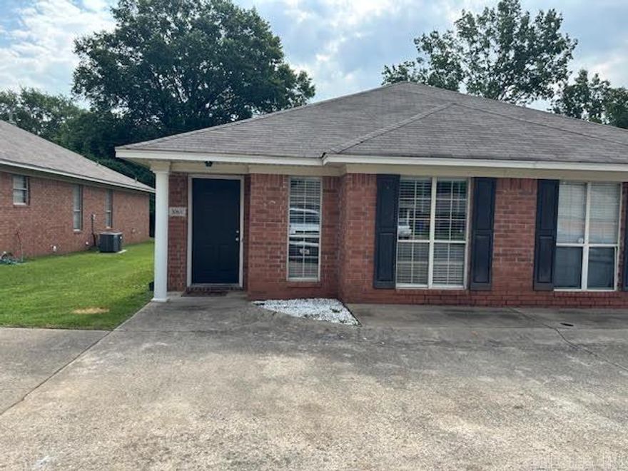 This 3 bedroom 2 bath duplex has laminate flooring throughout, new granite kitchen counter tops and more.  Nice sized bedrooms. Credit, background check and criminal history required.  Household income must be 3 times the monthly rent.  NON-refundable pet deposit required. Small dog only under 40 lbs - $300  cats $200  Text or Call LuAnn - REMAX Platinum for application or more information between 8:00 am and 6:00 pm