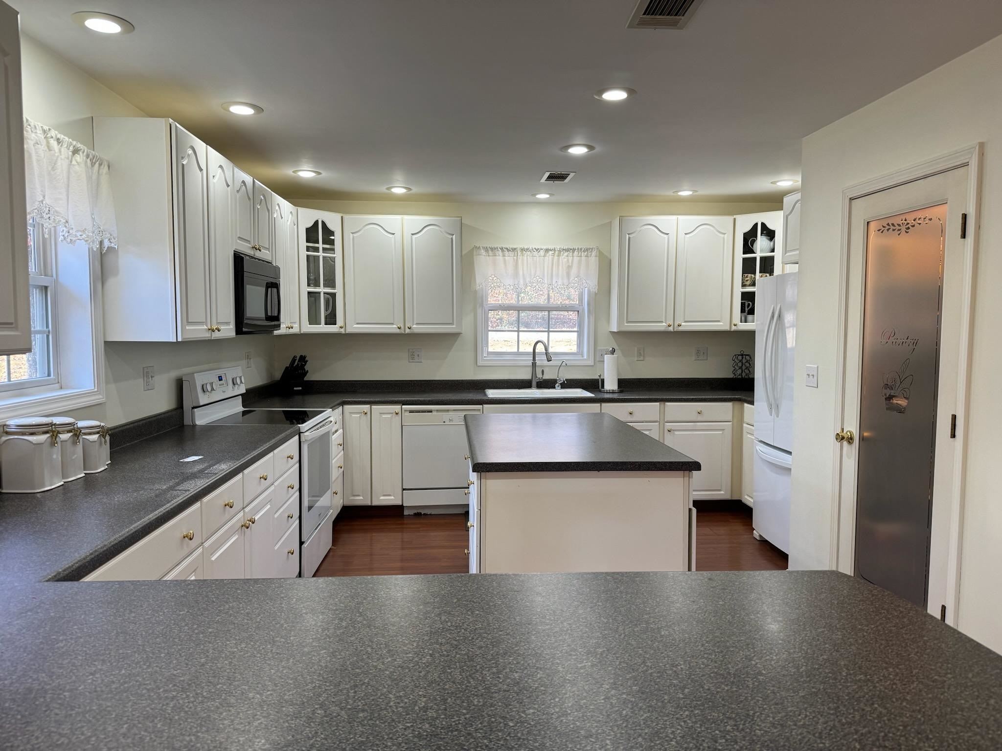 WEST LAKE - Residential