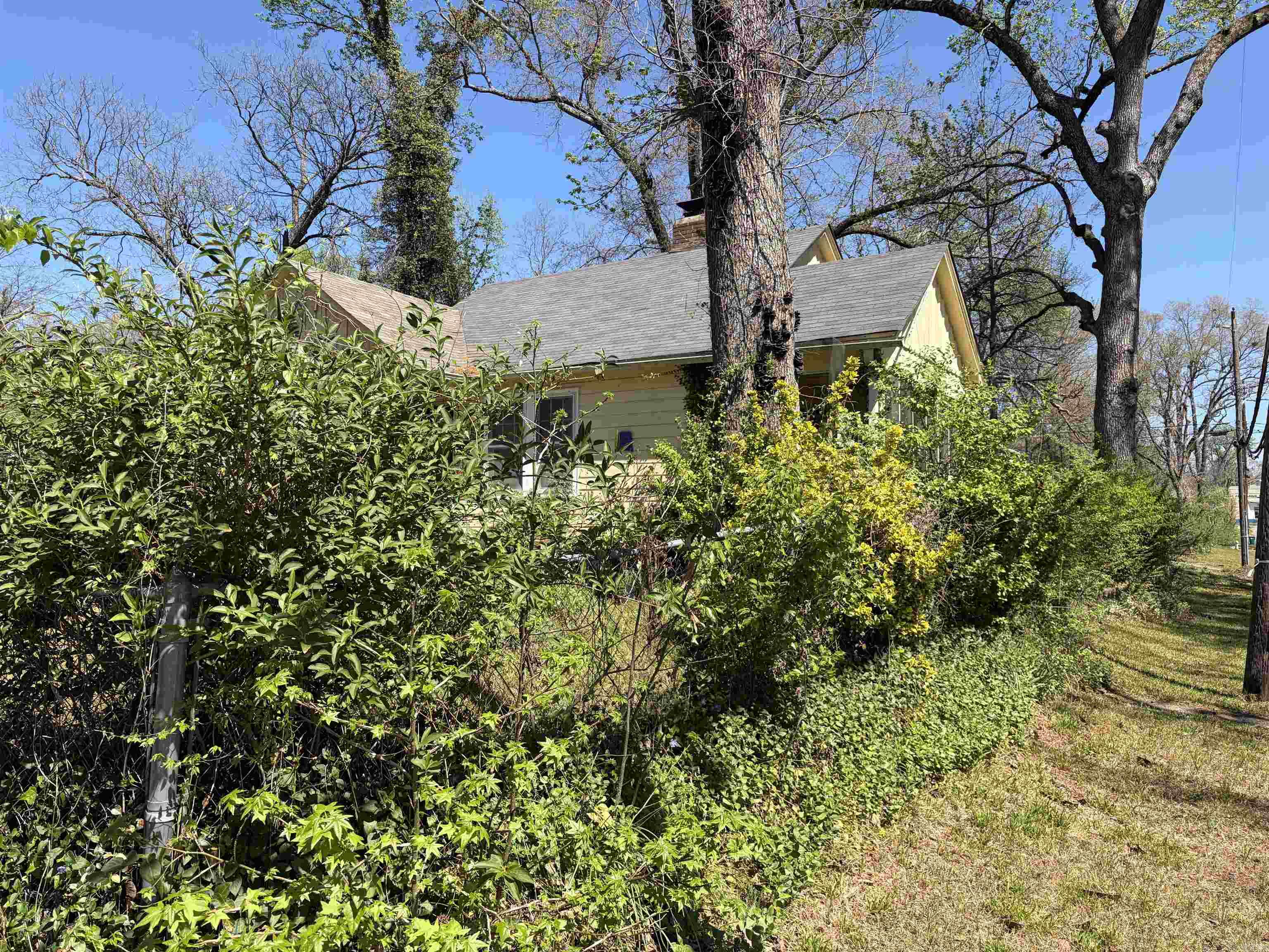 CHESTERFIELD SQUARE - Residential