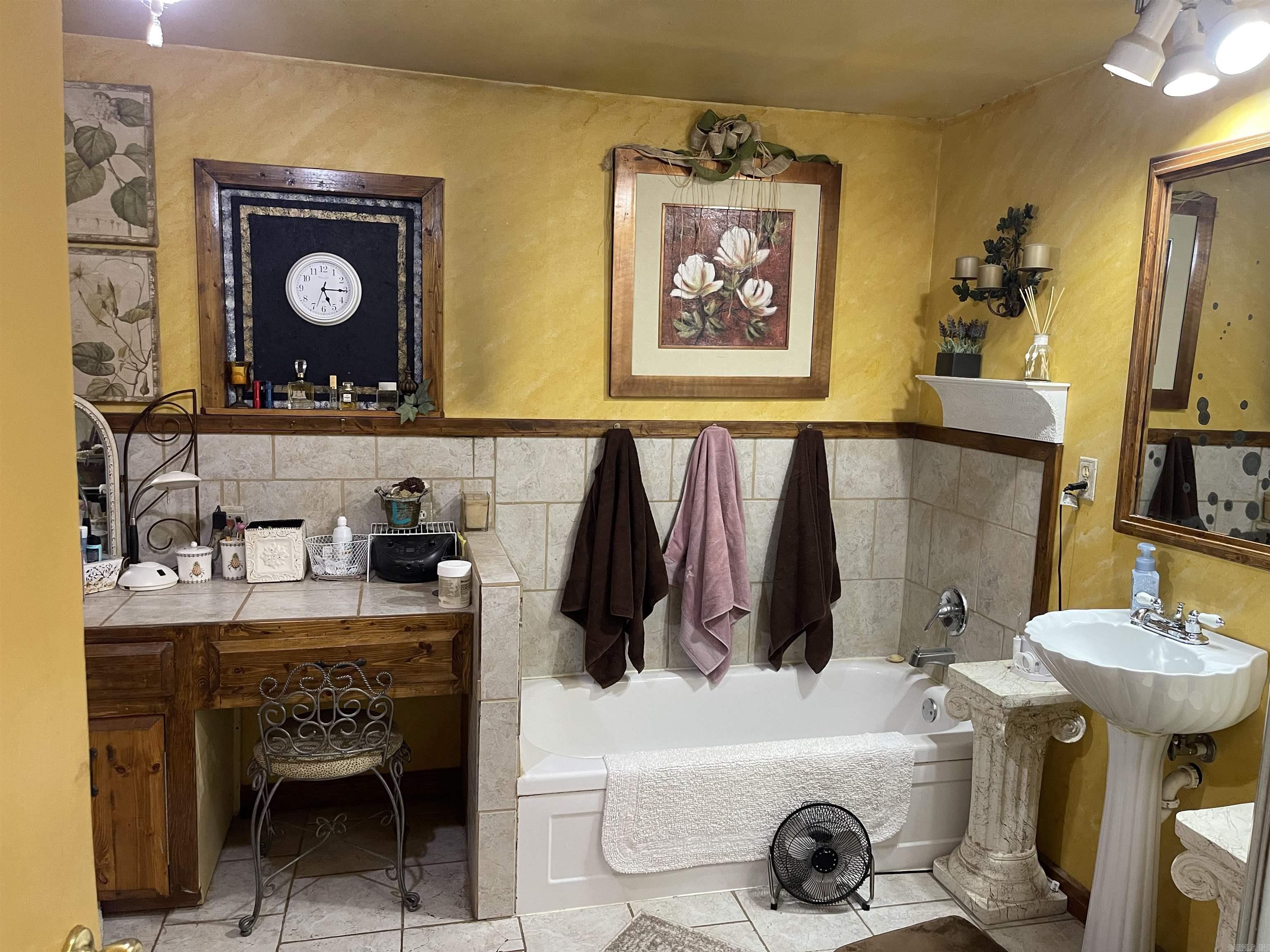FRONTIER CANYON - Residential
