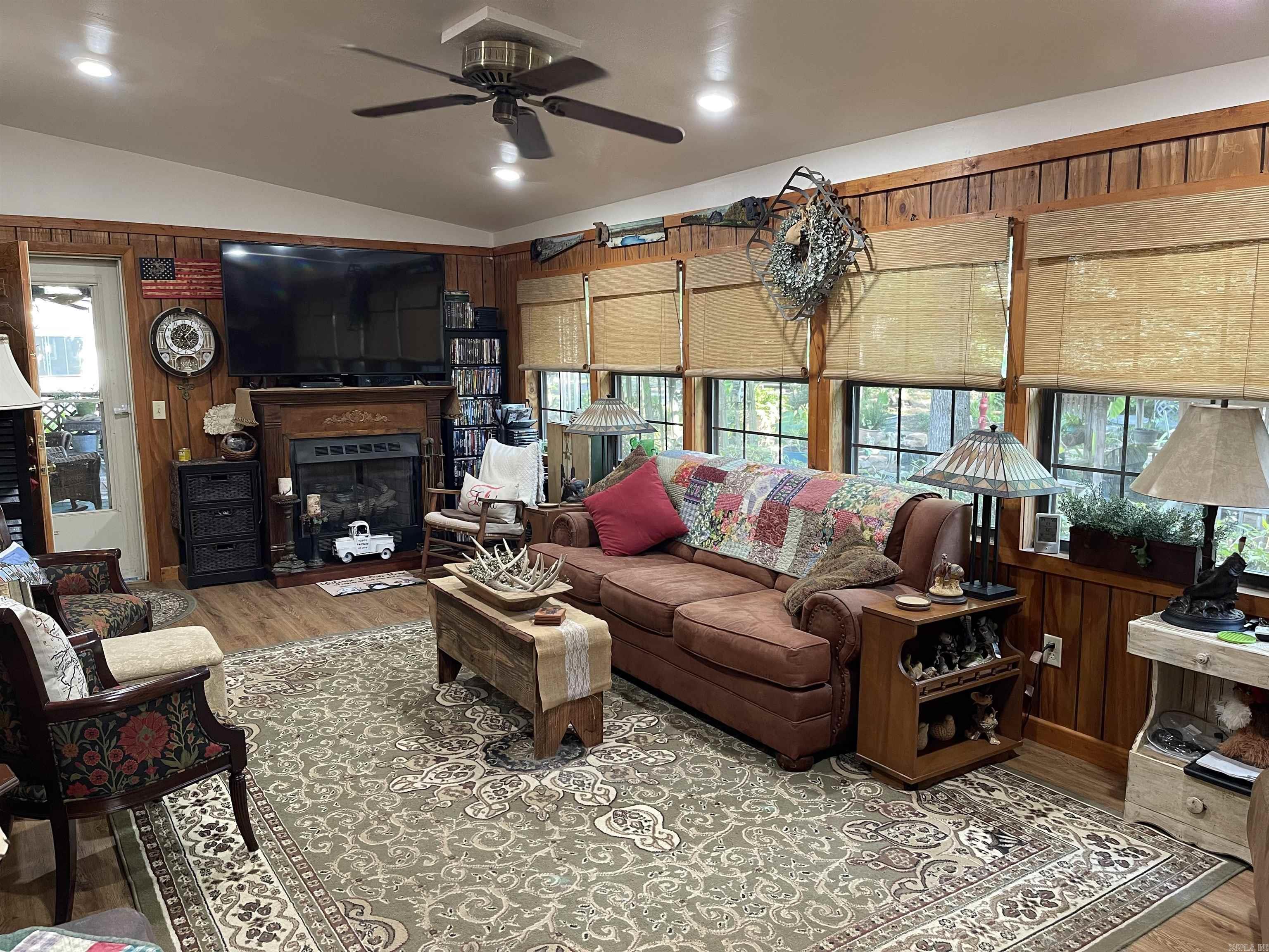 FRONTIER CANYON - Residential
