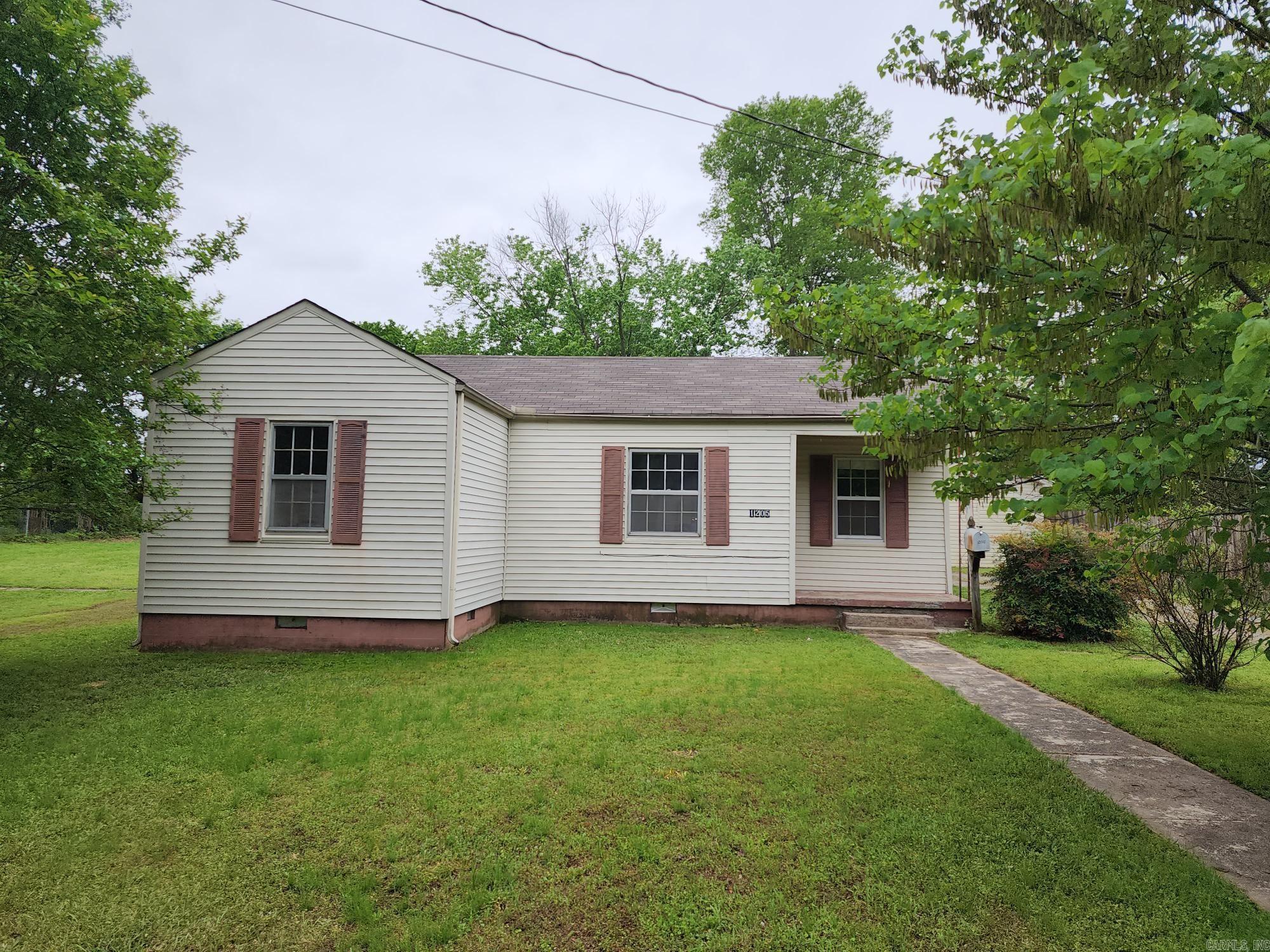 Well maintained 3 bedroom, 1 bath house in the center of Searcy close to shopping & restaurants. It is only 2 blocks from Harding University. It has a storm shelter, shop with storage area & carport attached to shop. This house has central heat & air & a galley kitchen & the refrigerator & all appliances stay. Separate large laundry room has a back entrance with a small ramp to back door from parking area. See agent remarks.