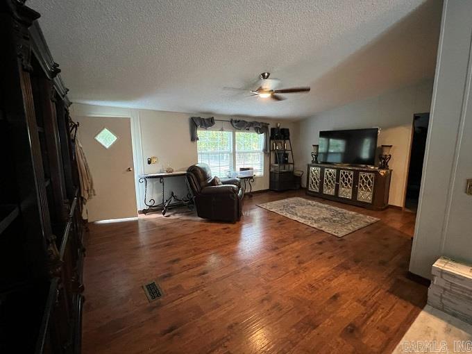 GREEN TREE FARMS - Residential