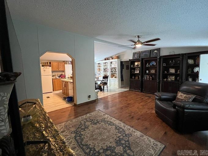 GREEN TREE FARMS - Residential