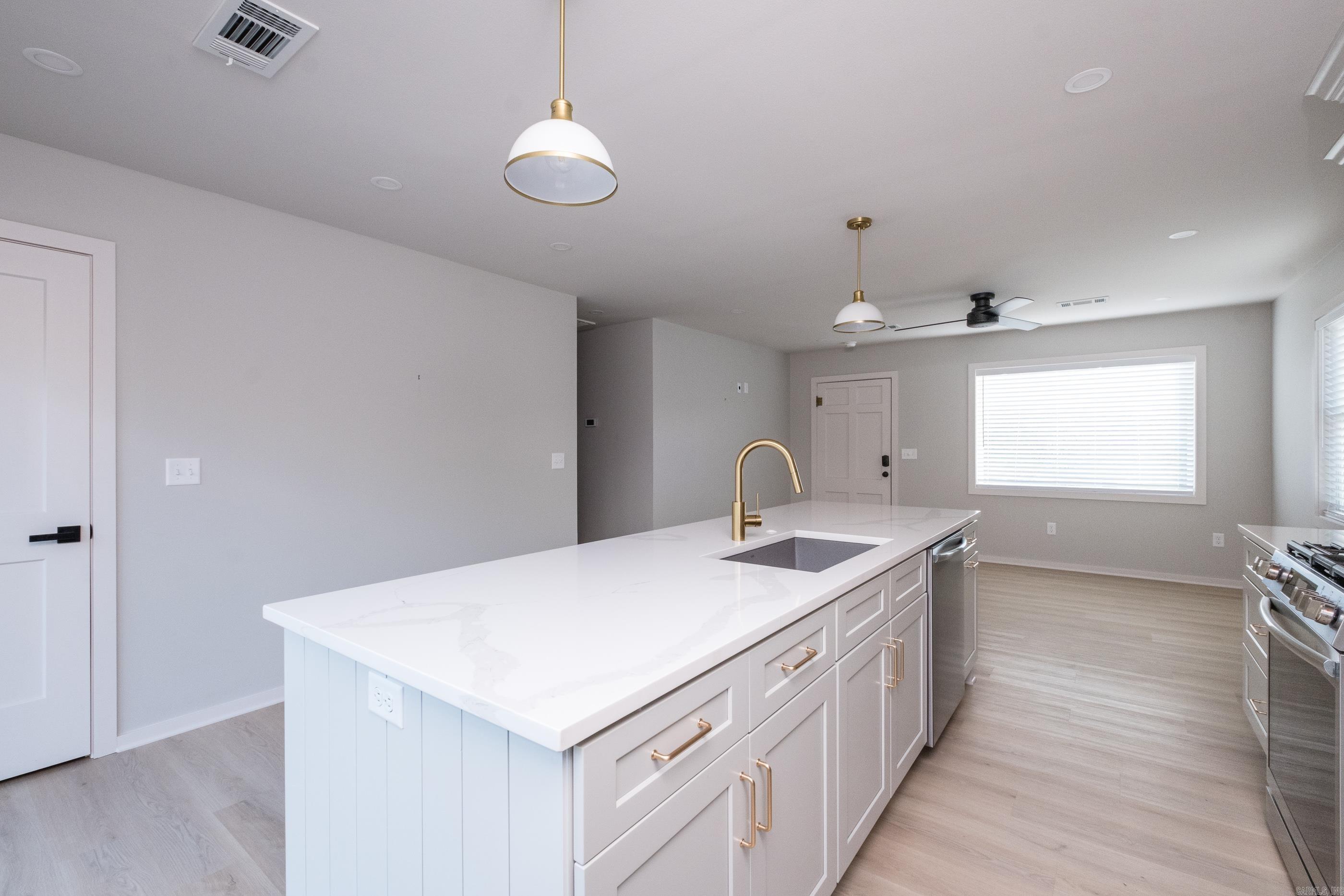 KINGWOOD PLACE - Residential