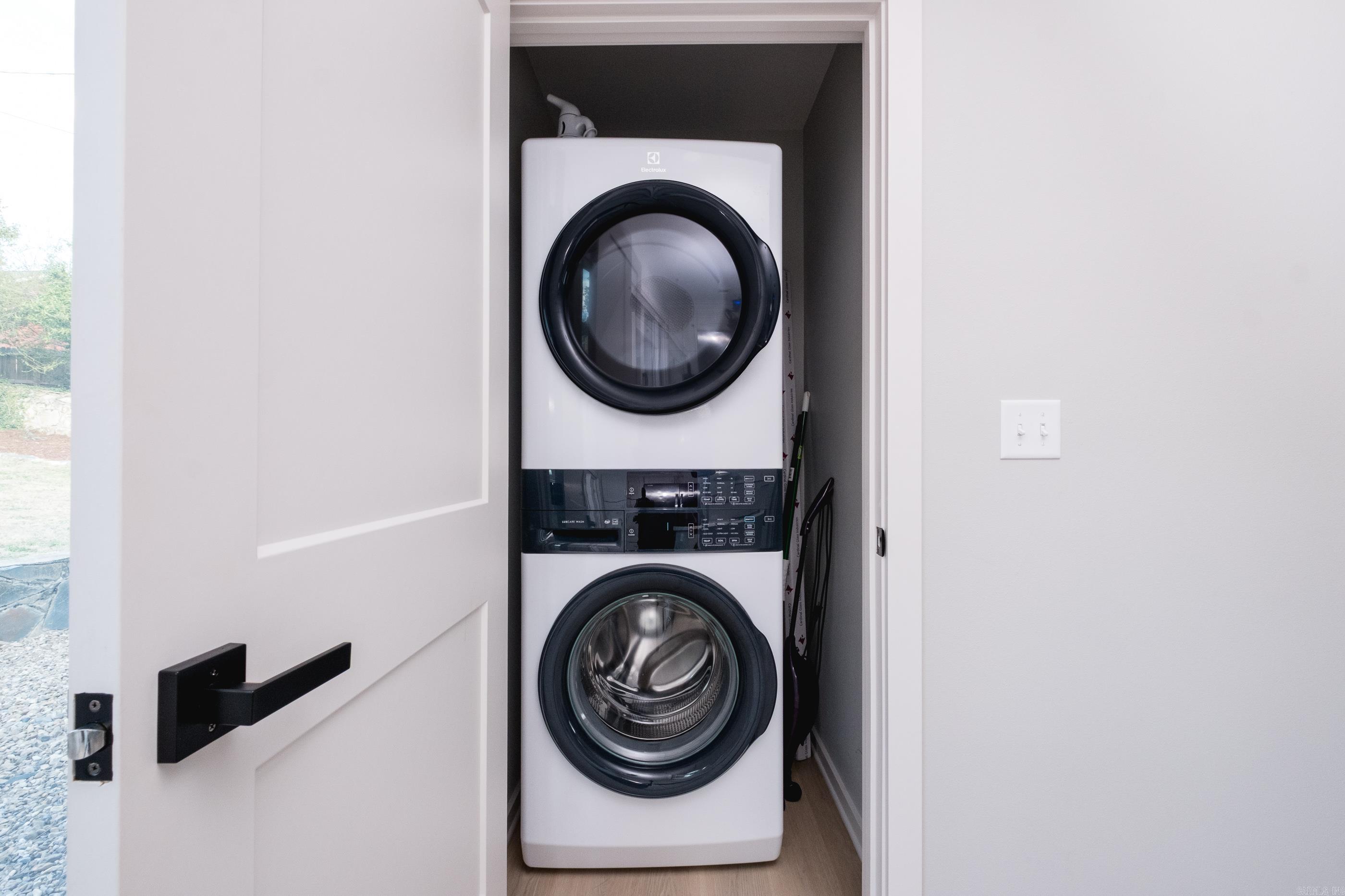 KINGWOOD PLACE - Residential