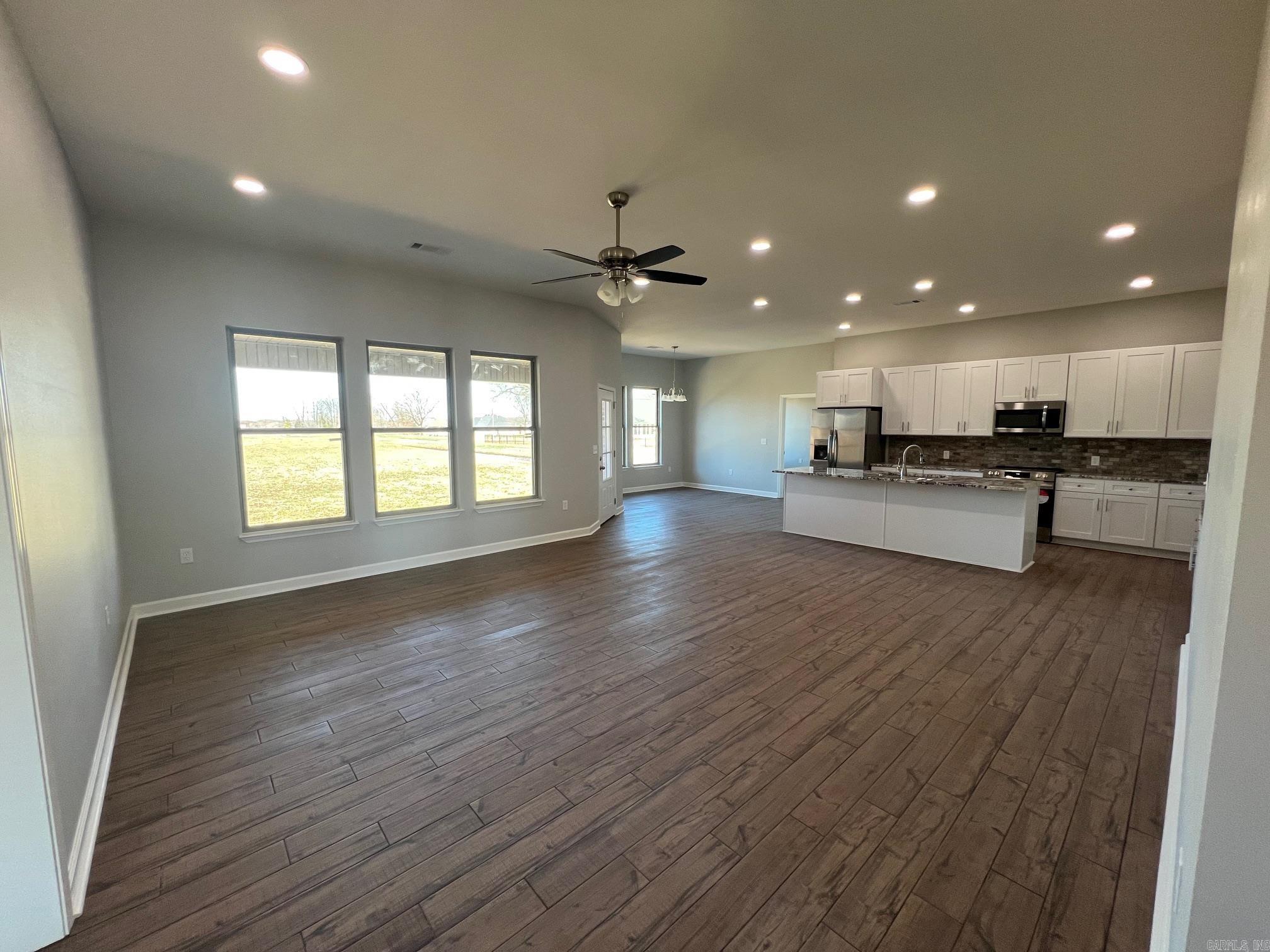 COUNTRY MEADOWS - Residential