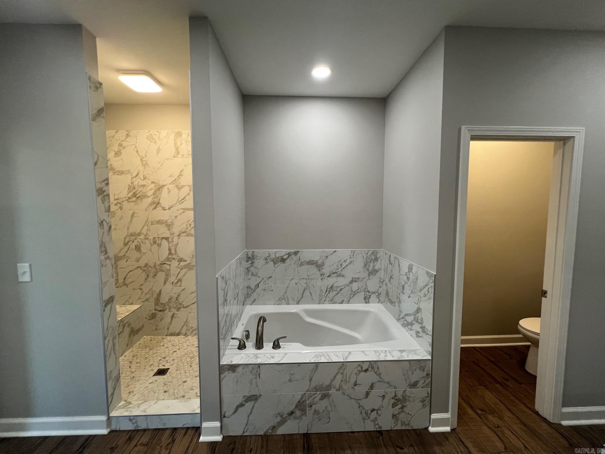 COUNTRY MEADOWS - Residential