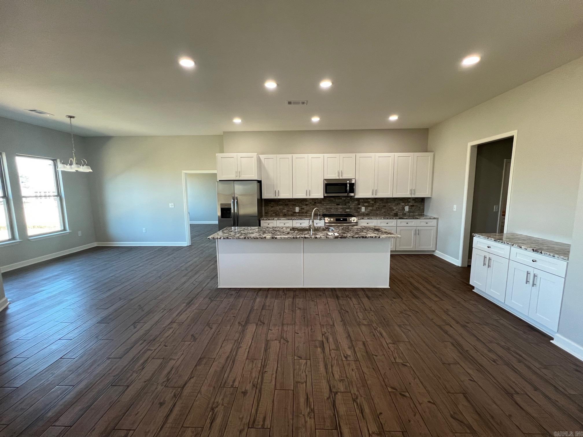 COUNTRY MEADOWS - Residential