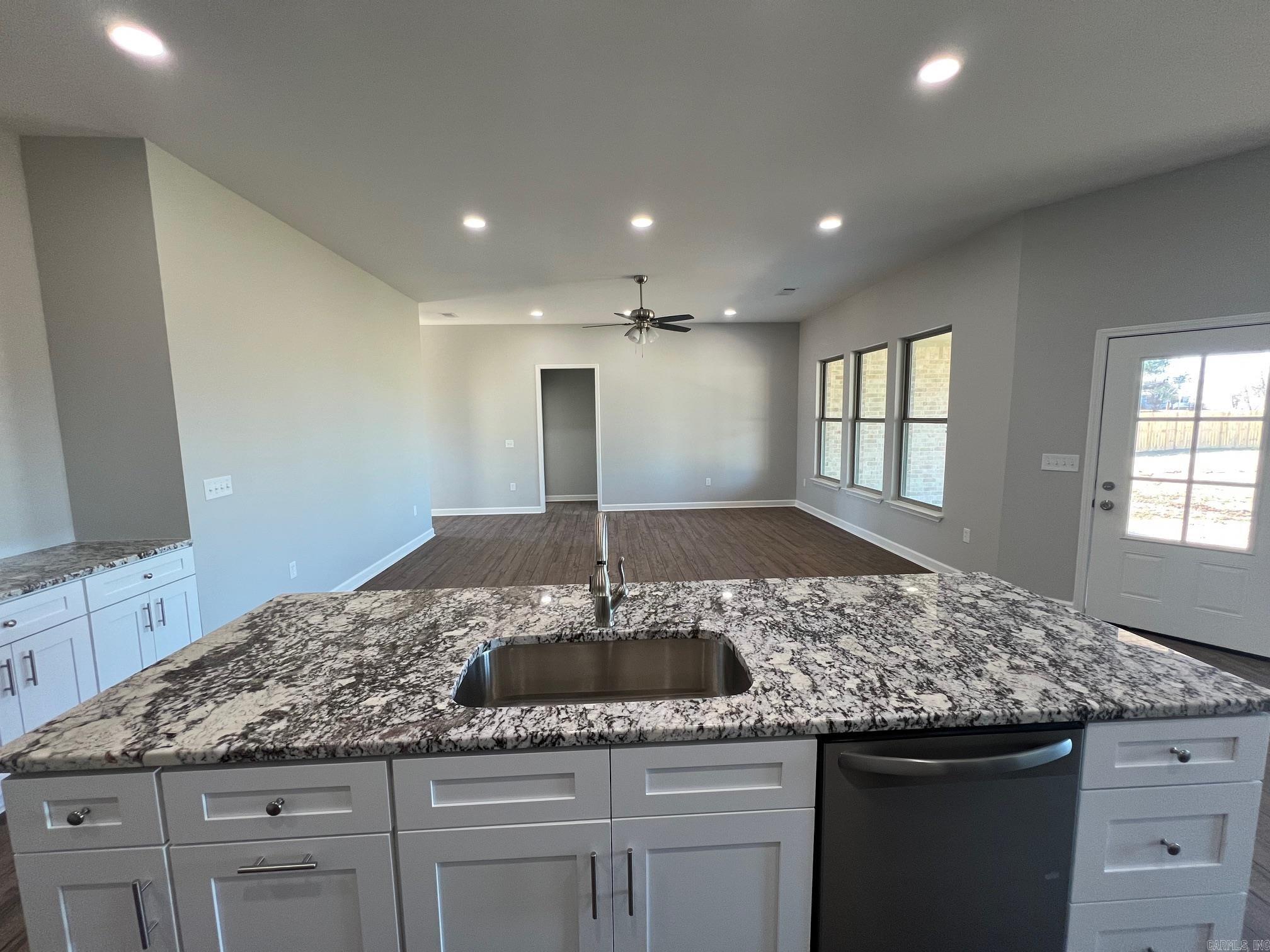 COUNTRY MEADOWS - Residential