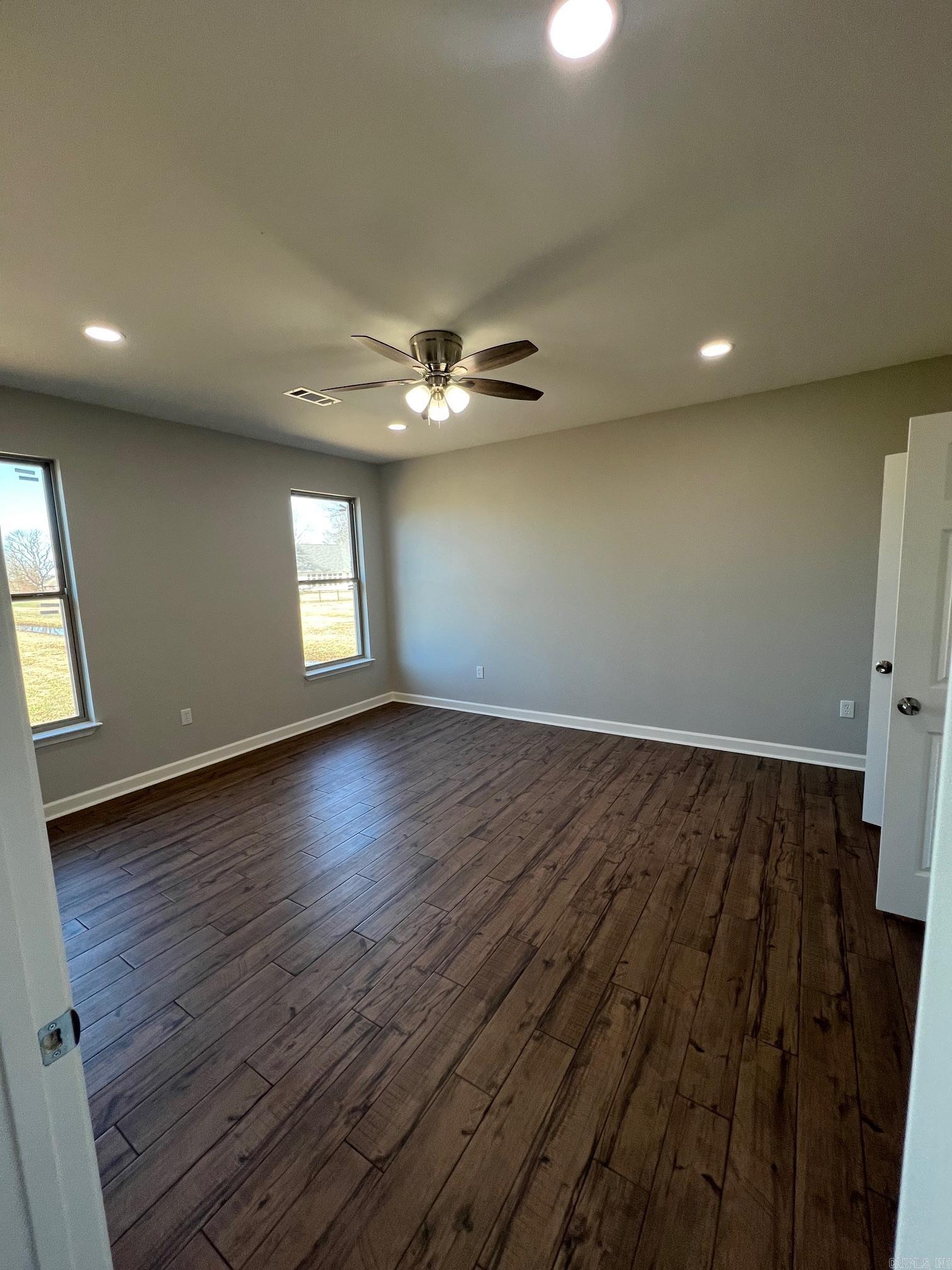 COUNTRY MEADOWS - Residential