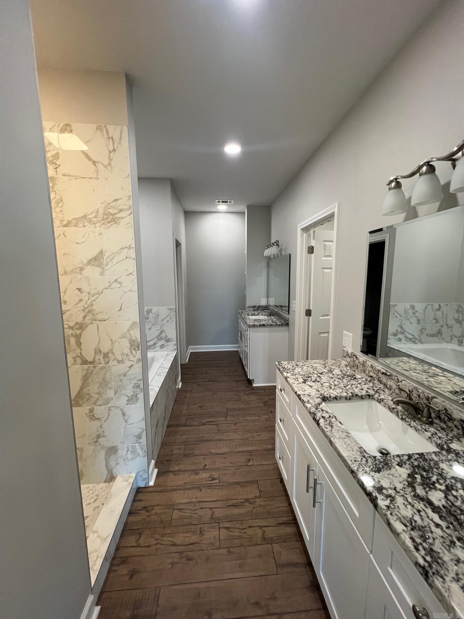 COUNTRY MEADOWS - Residential