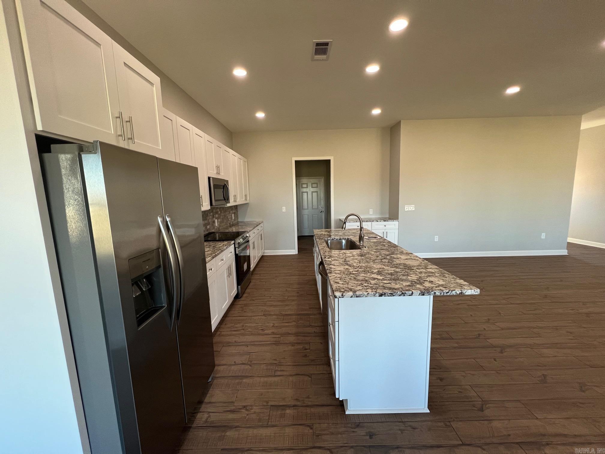 COUNTRY MEADOWS - Residential