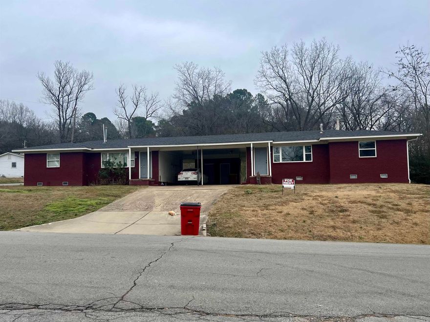 Are you ready to get into real estate investing but haven't found the right income producing property to get you started? Look no further than this duplex located in Morrilton! 901 and 902 S Moose include two bedrooms and one bathroom each, totaling over 1,800 square feet of living space. These units in high demand for tenants and are ready for new ownership. See the second duplex which is available as well, 903 & 905 S Moose.