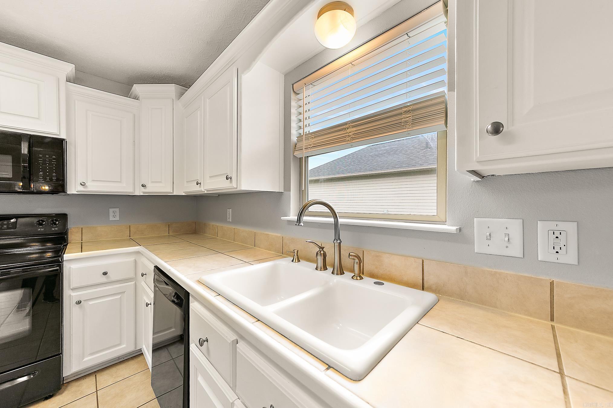 CARRIAGE COURT L - Residential