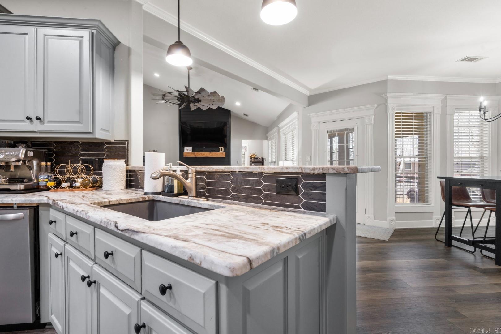 LAKEVIEW - Residential