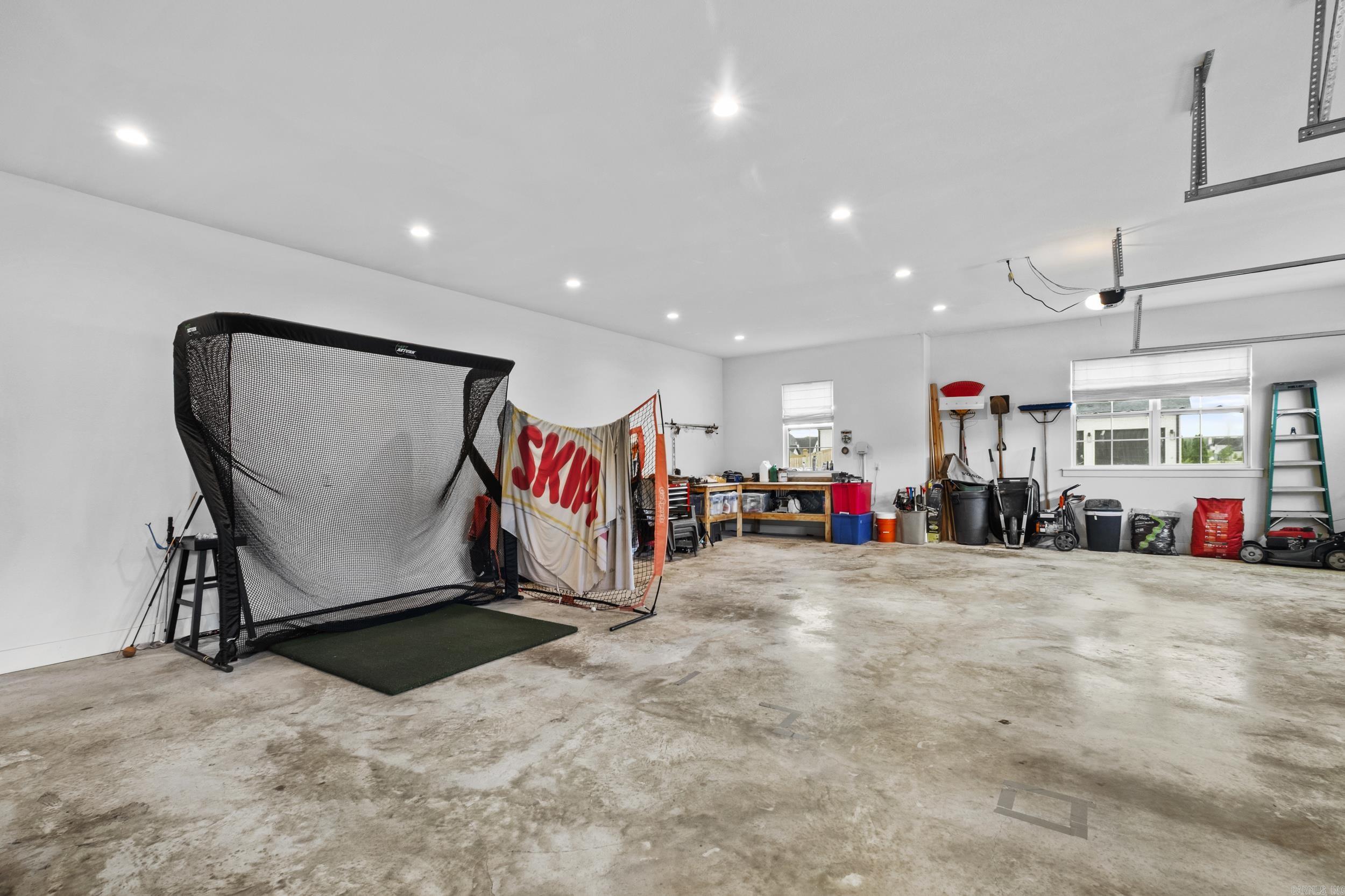 THE POINTE HURRICANE ESTATES - Residential