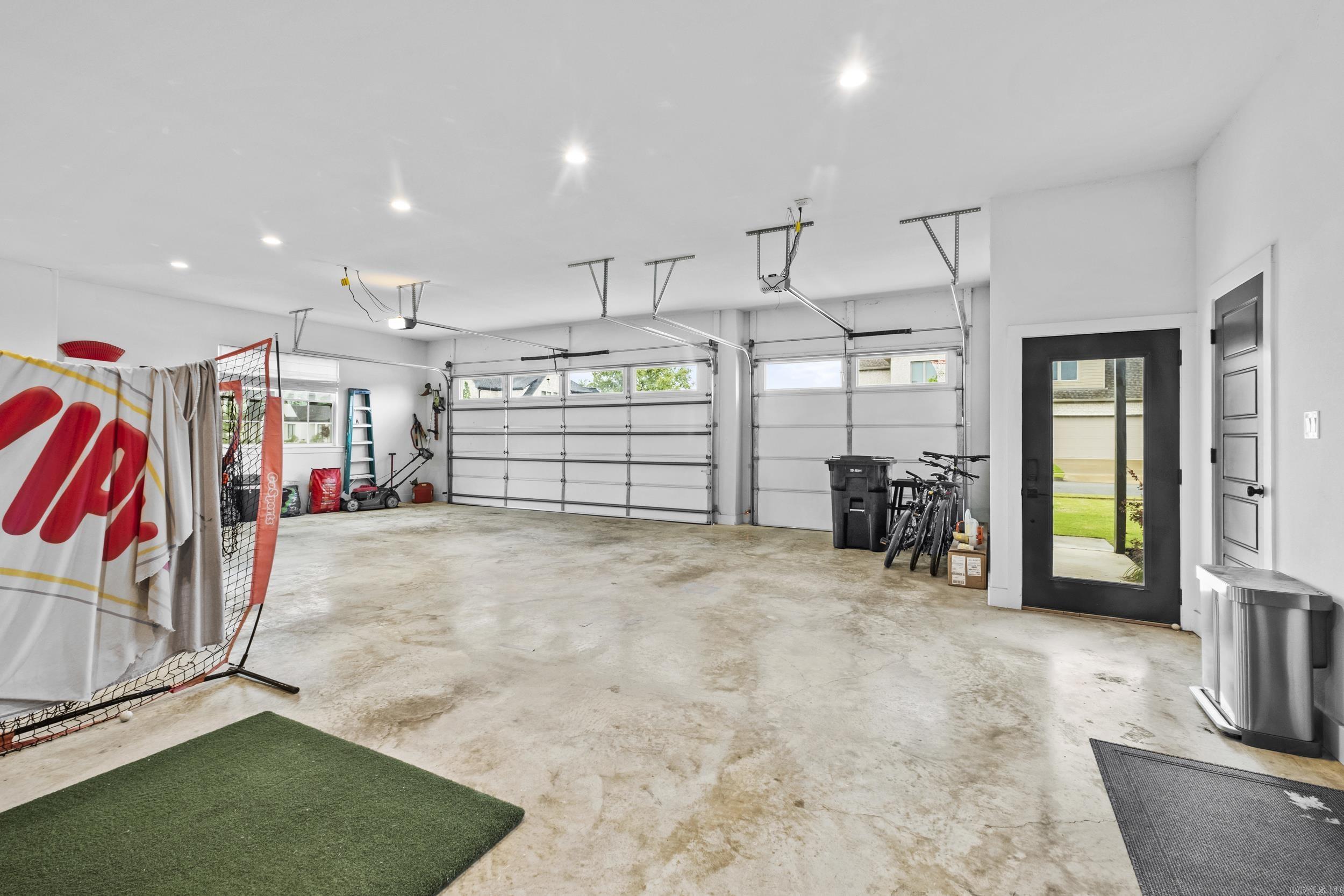 THE POINTE HURRICANE ESTATES - Residential