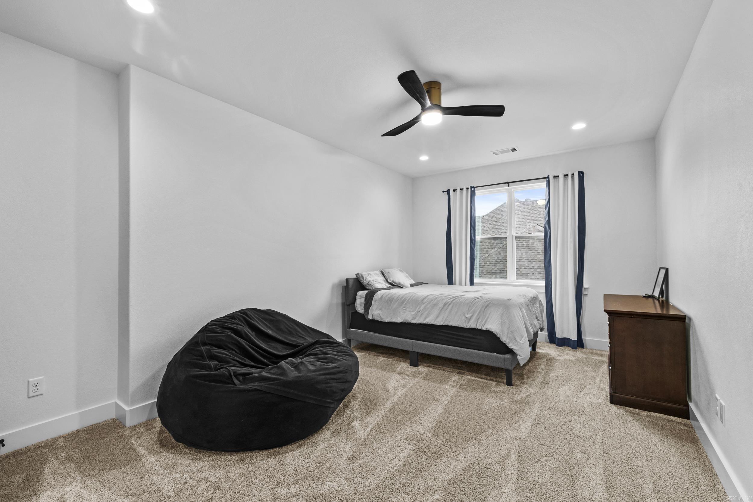 THE POINTE HURRICANE ESTATES - Residential