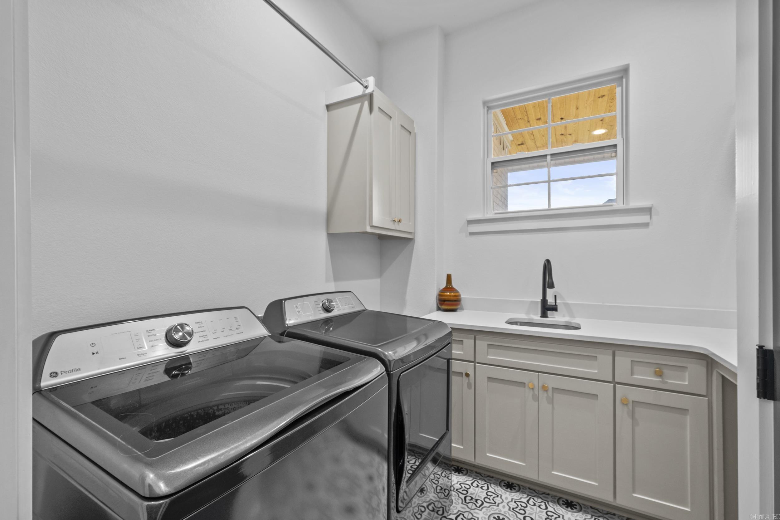 THE POINTE HURRICANE ESTATES - Residential