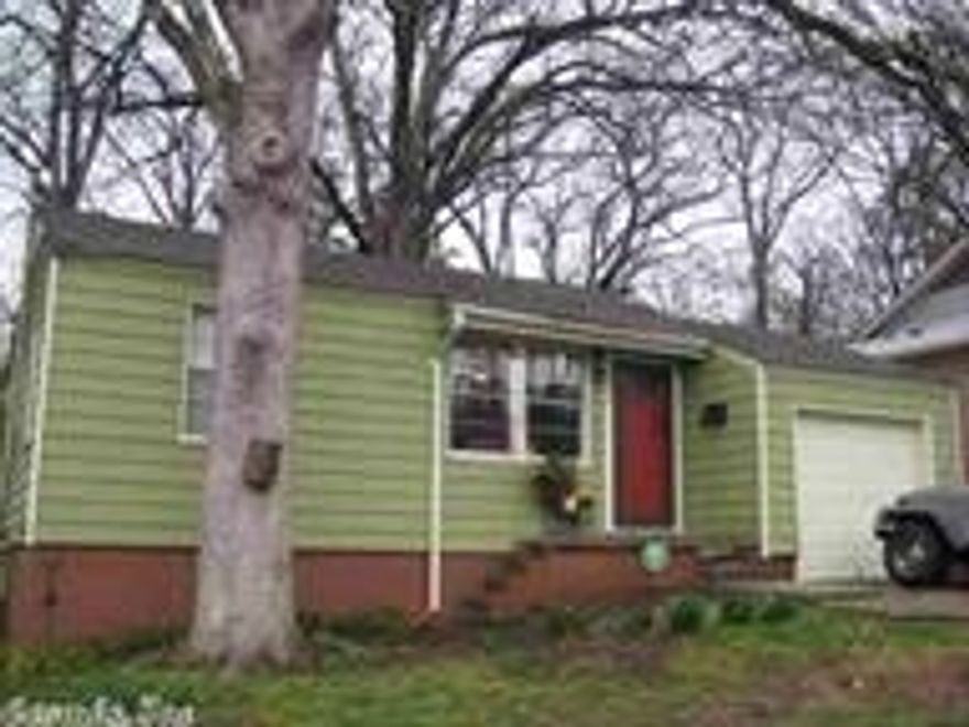 Charming Hillcrest Bungalow is within walking distance to UAMS, shops, grocery and restaurants.  Hardwood flooring in bedrooms,  dining and family room. Tile in kitchen and bath.