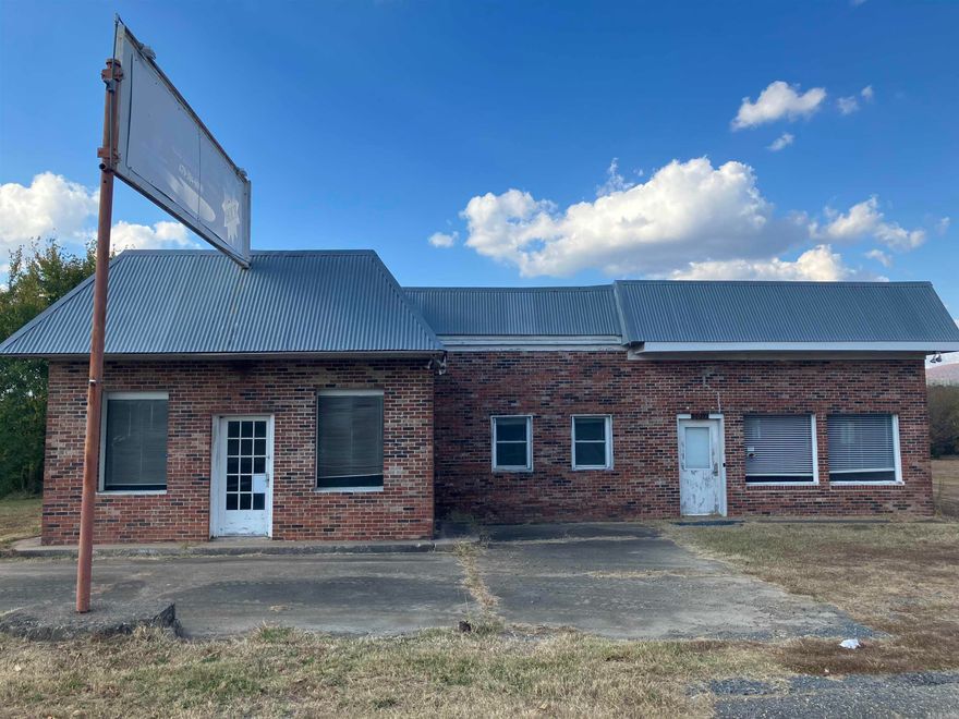 COMMERCIAL BUILDING AND LOT on HWY 71 South in Mena, Arkansas.  The property has Highway 71 frontage and high visibility.  Vacant and ready for your preparatiion for a new business or businesses.  Two outside doors and layout gives provision for 2 businesses.  2 restrooms.  According to the appraisal, there are 2595 square feet of space.  A good number of rooms or areas could provide several office spaces or booth spaces as you need. And the price is right. If you feel this location might work for your upcoming business proposal, just contact us and arrange for a showing.