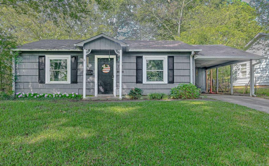 Nestled in a charming neighborhood of a rapidly expanding city, this cozy 2-bed, 1-bath home features a spacious yard ideal for gardening, play, and other outdoor activities. Enjoy close proximity to schools, parks, shopping, restaurants, and other essentials. With a separate laundry room, shed/workshop, and room for your personal touches, it’s a fantastic investment property or starter home. Don’t miss out on this opportunity!