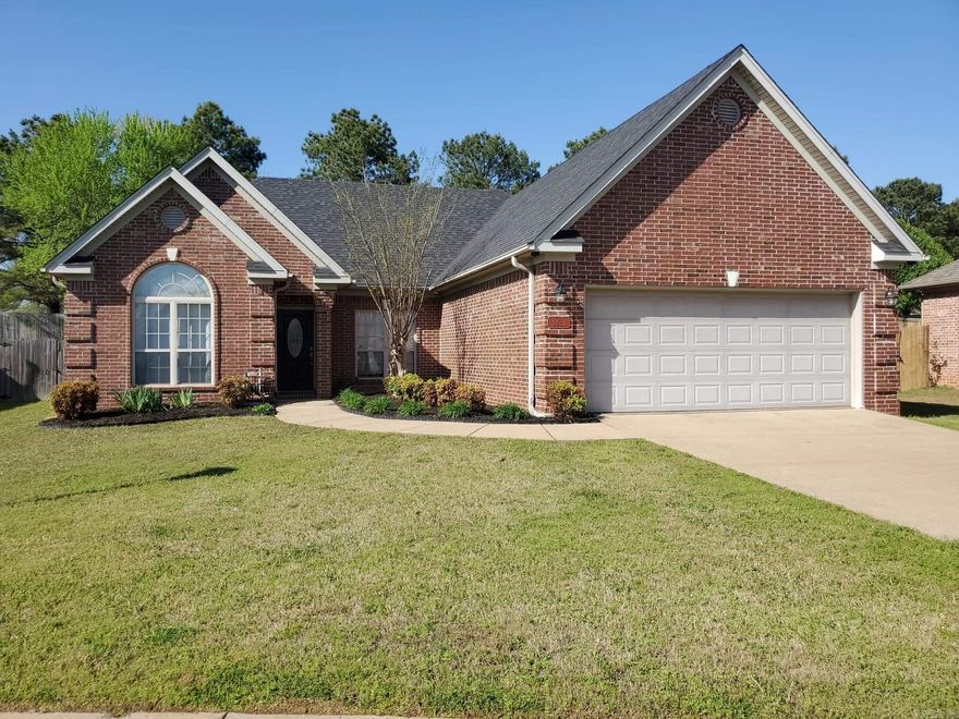 Split floor plan, 3 bedroom, 2 bath home! The kitchen has lots of cabinet space & stainless steel appliances.  The living room has a tray ceiling, crown molding, and gas log fireplace. Master bedroom has tray ceiling. The master bath has his and her closets, double sinks, and jetted tub. Lots of closet space. The backyard is large and private with a covered patio. A new roof was installed in 2016. New HVAC installed in 2021.