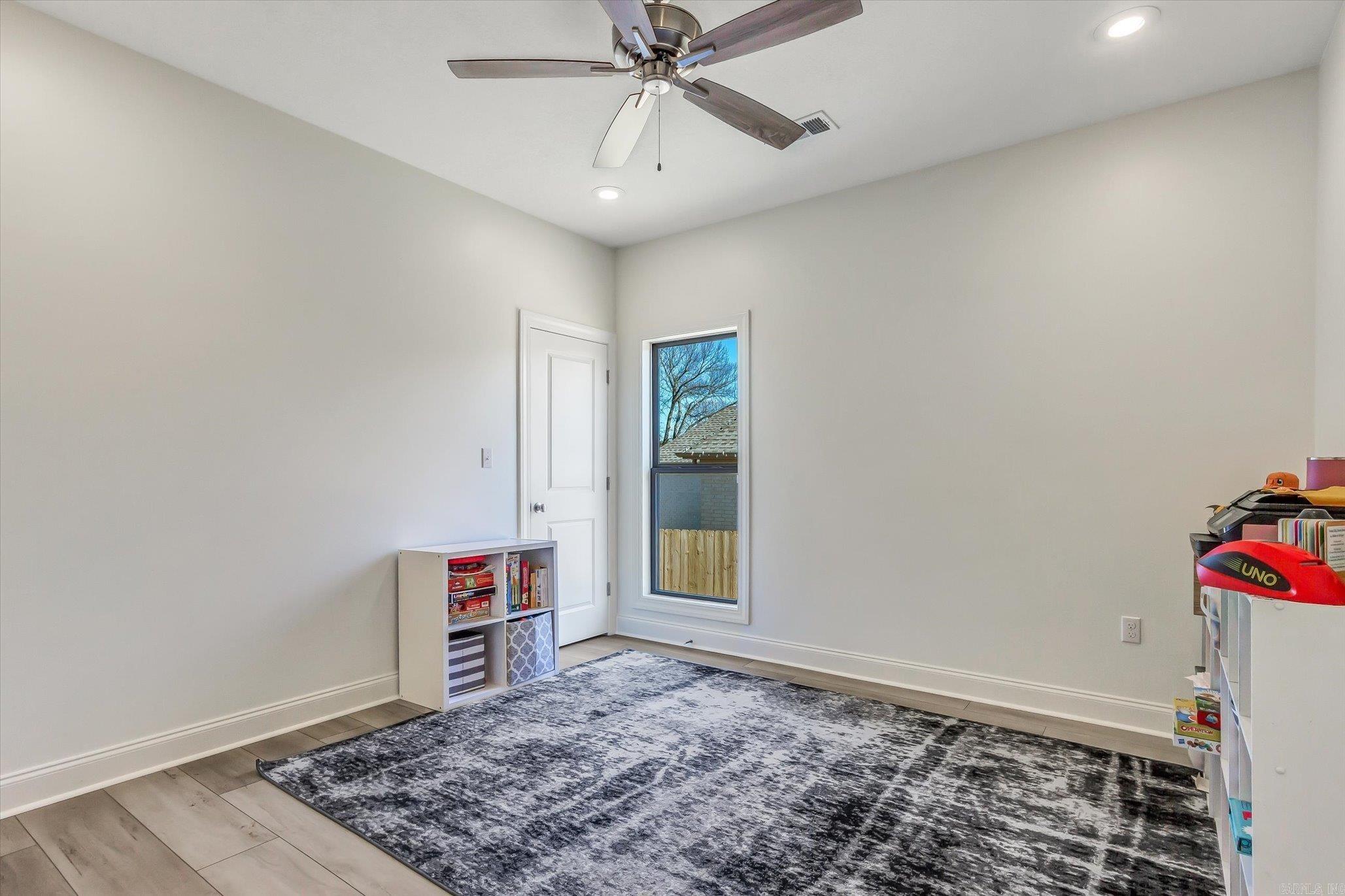 VALLEY VIEW MANOR - Residential