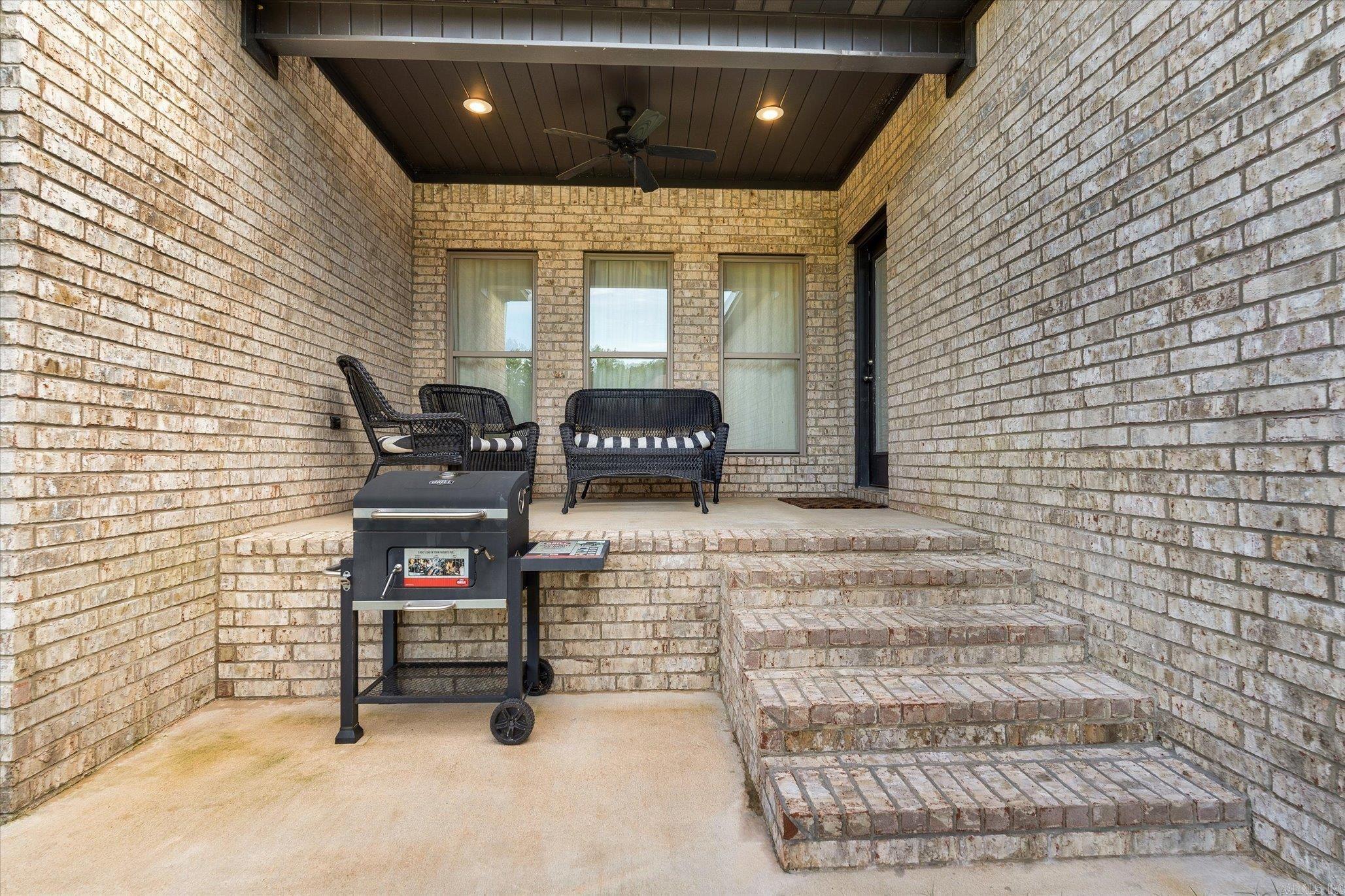 VALLEY VIEW MANOR - Residential