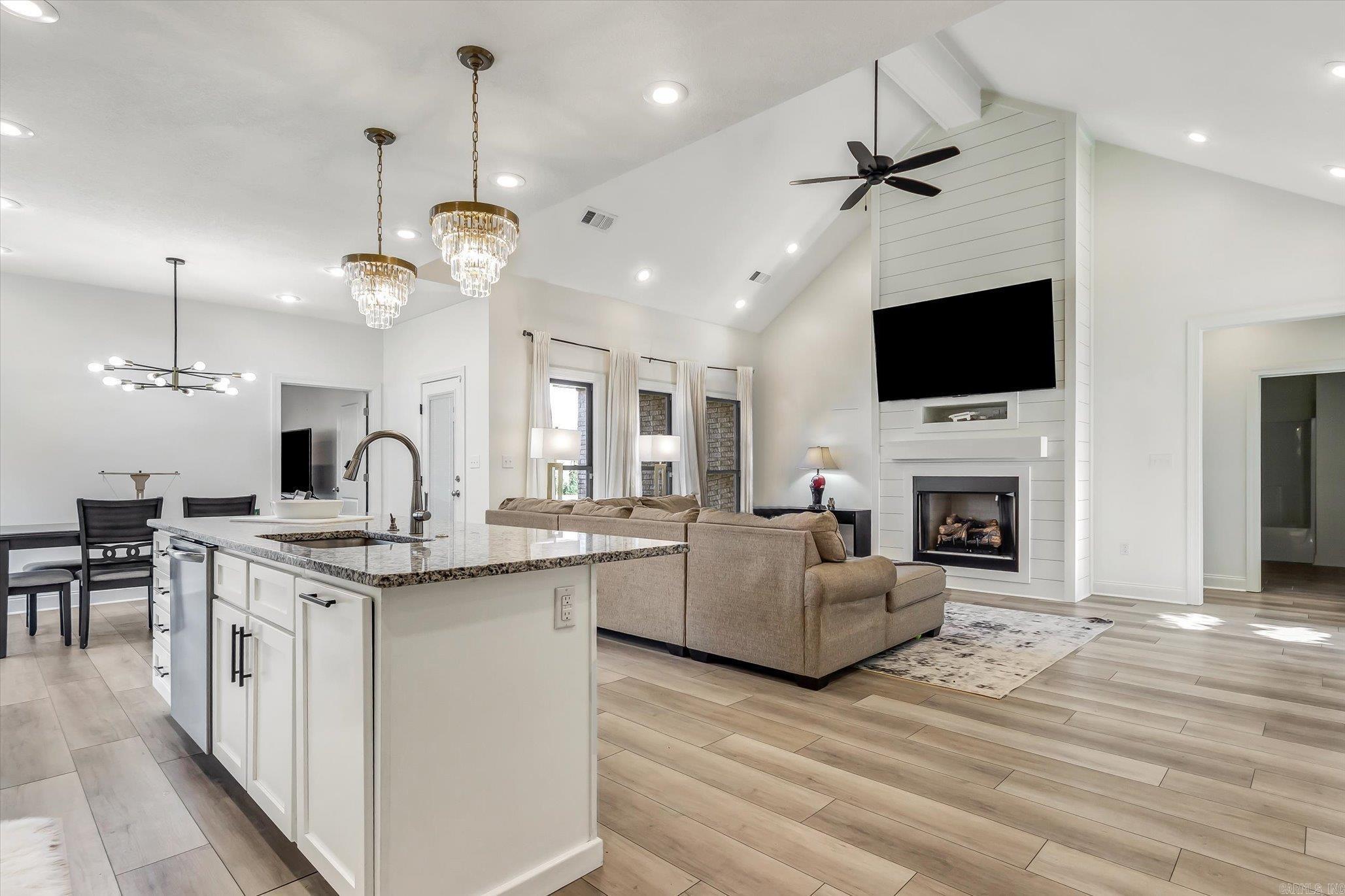 VALLEY VIEW MANOR - Residential