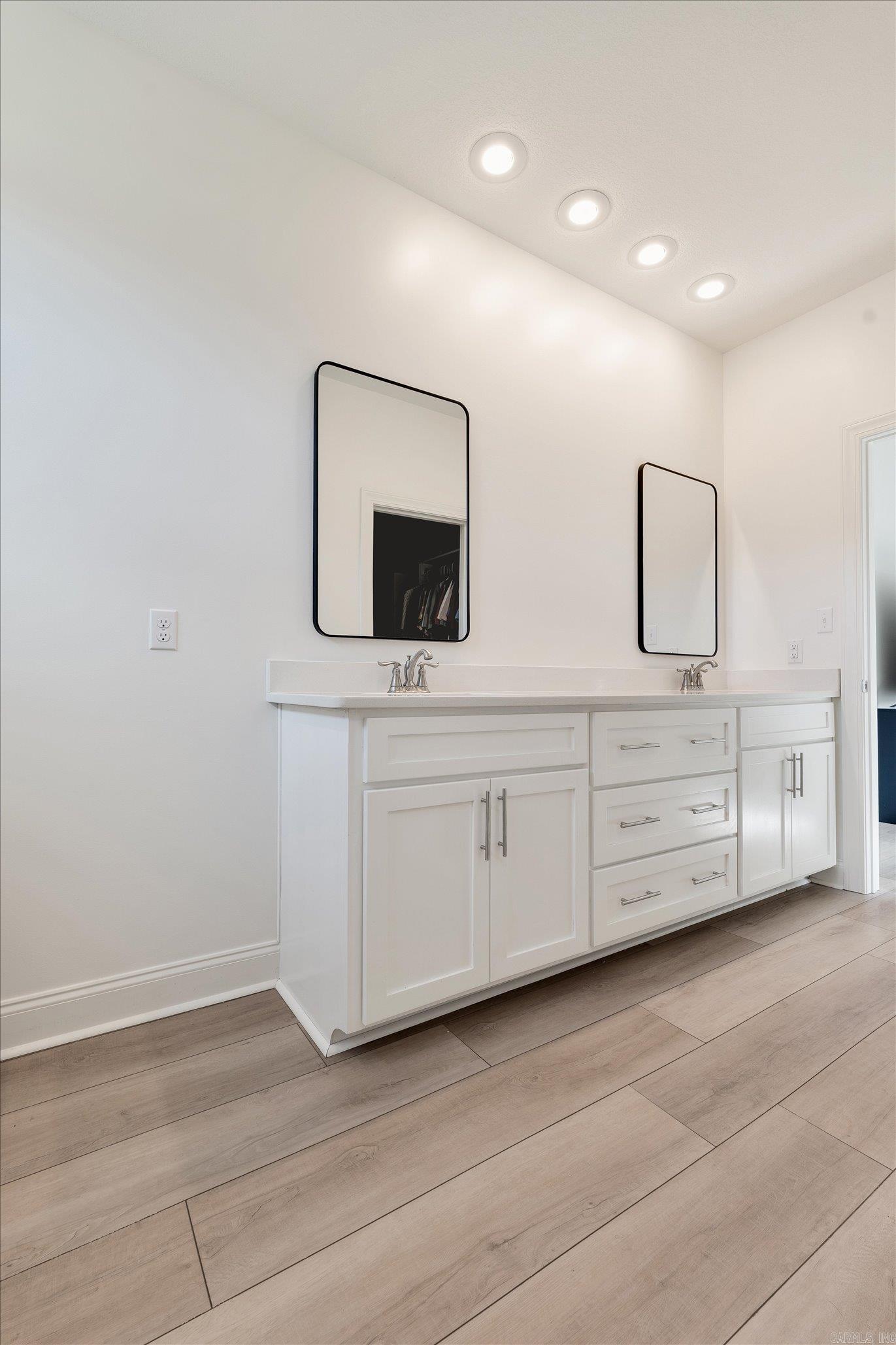 VALLEY VIEW MANOR - Residential