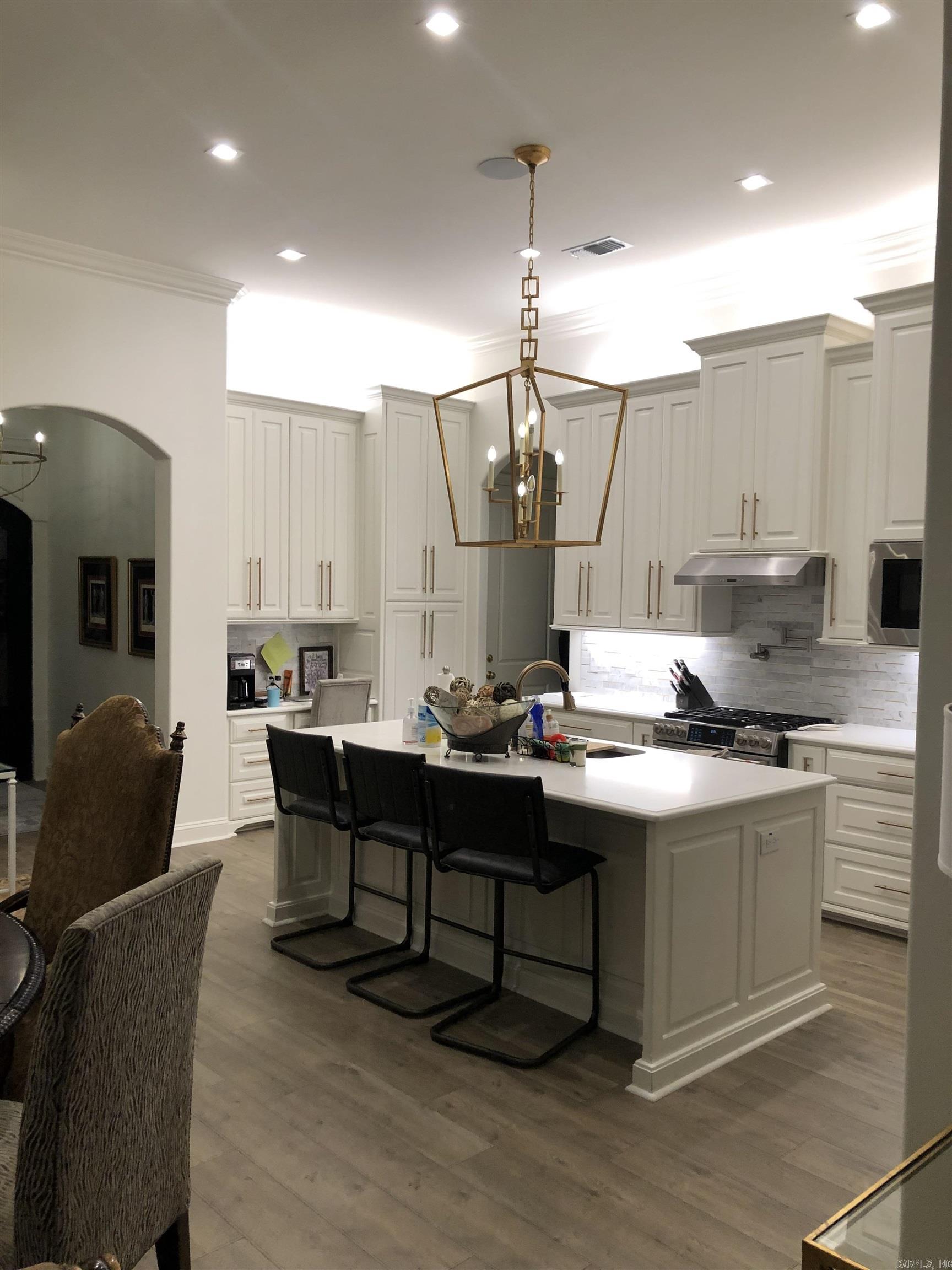 MERGERON COURT - Residential