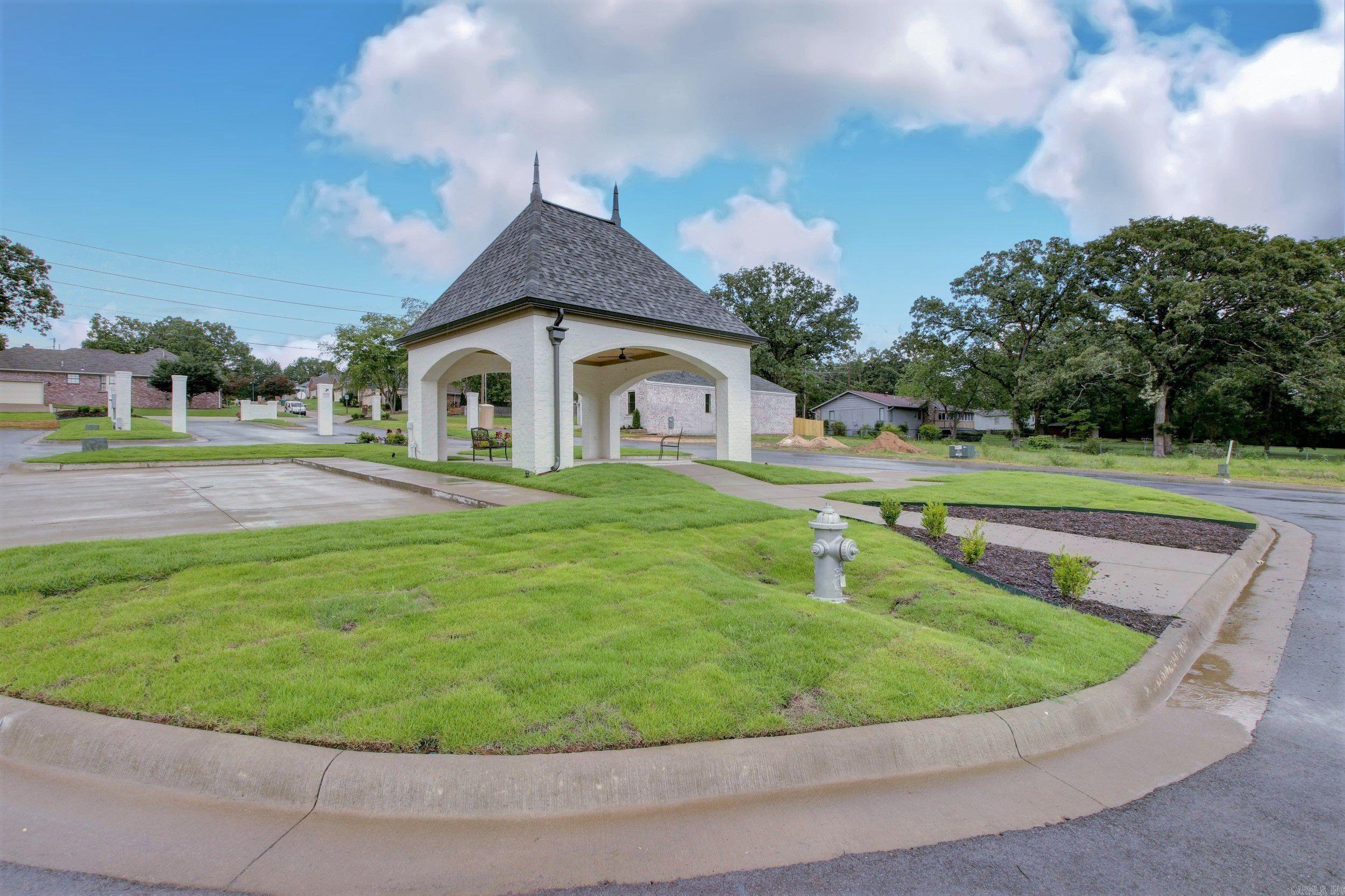 MERGERON COURT - Residential
