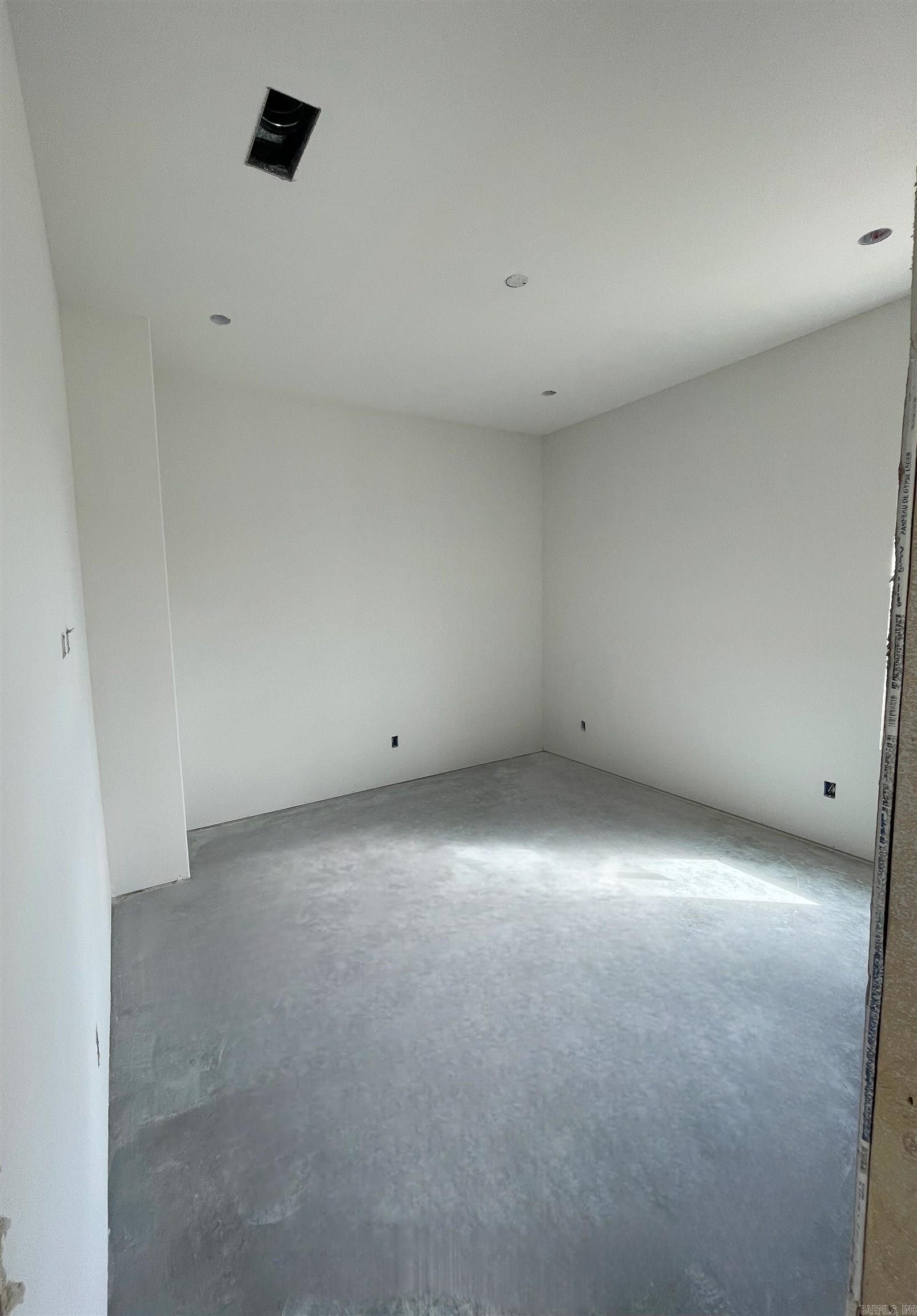 MERGERON COURT - Residential