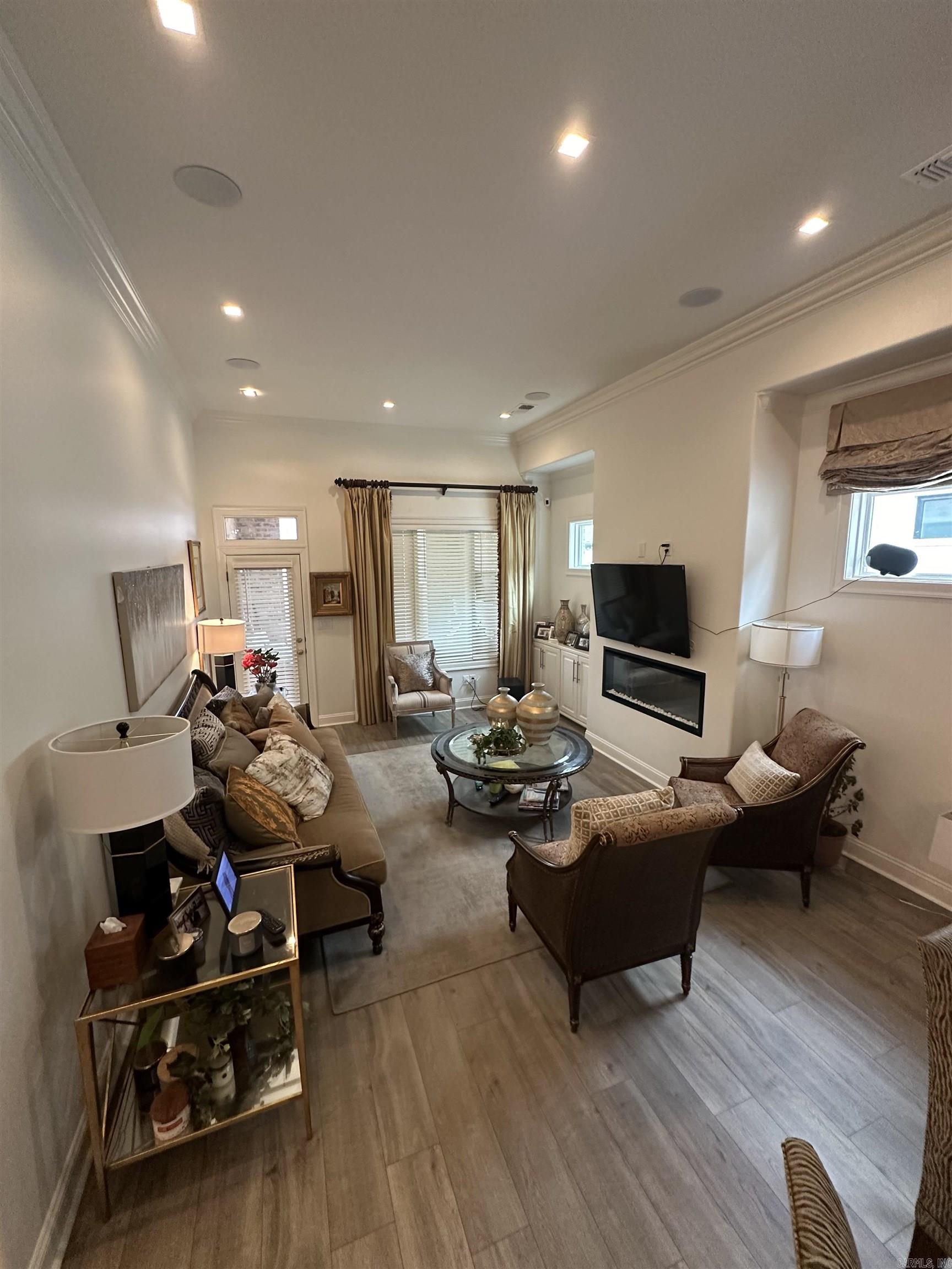 MERGERON COURT - Residential