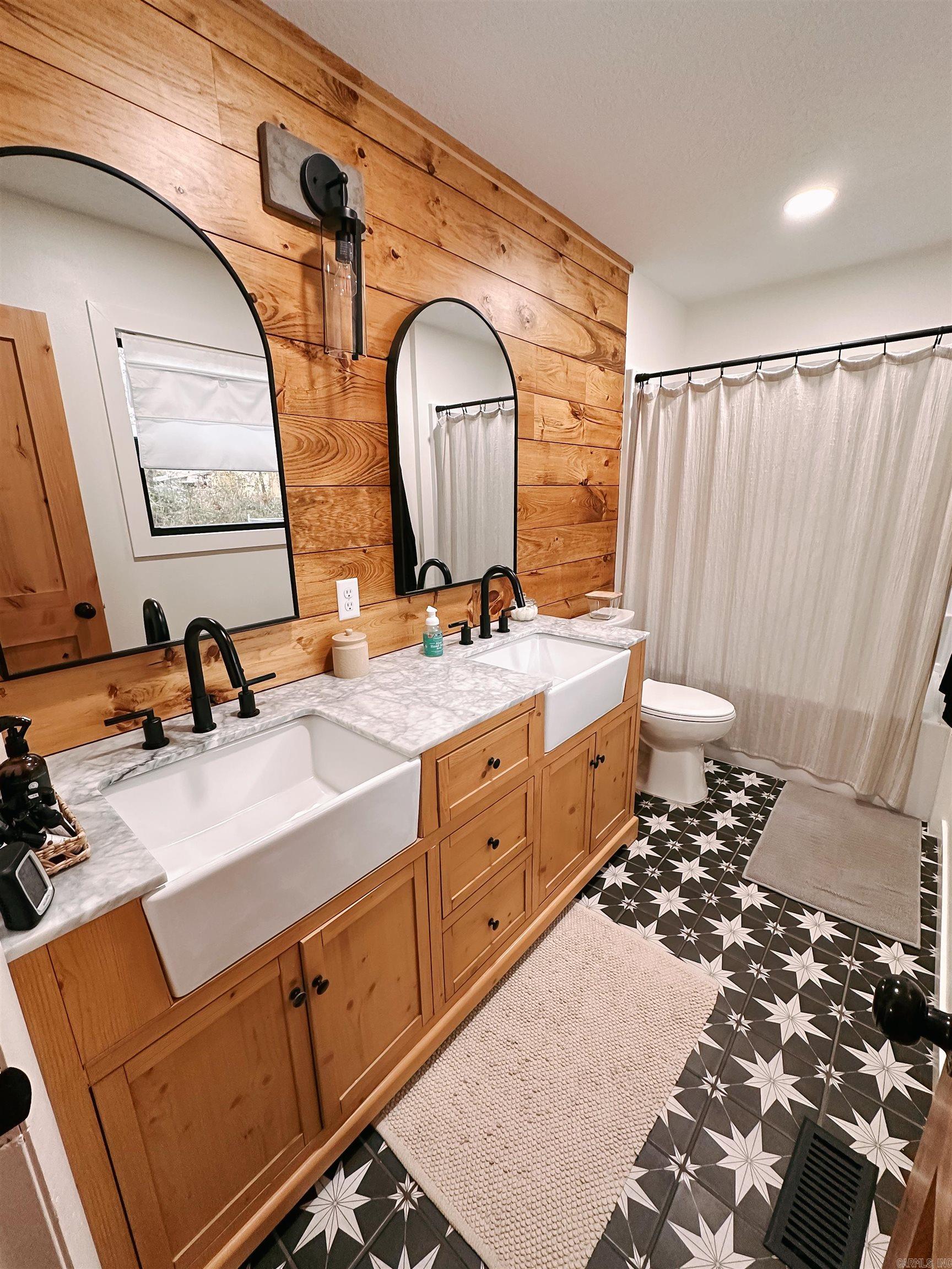 THARPS WHISPERING PINES - Residential