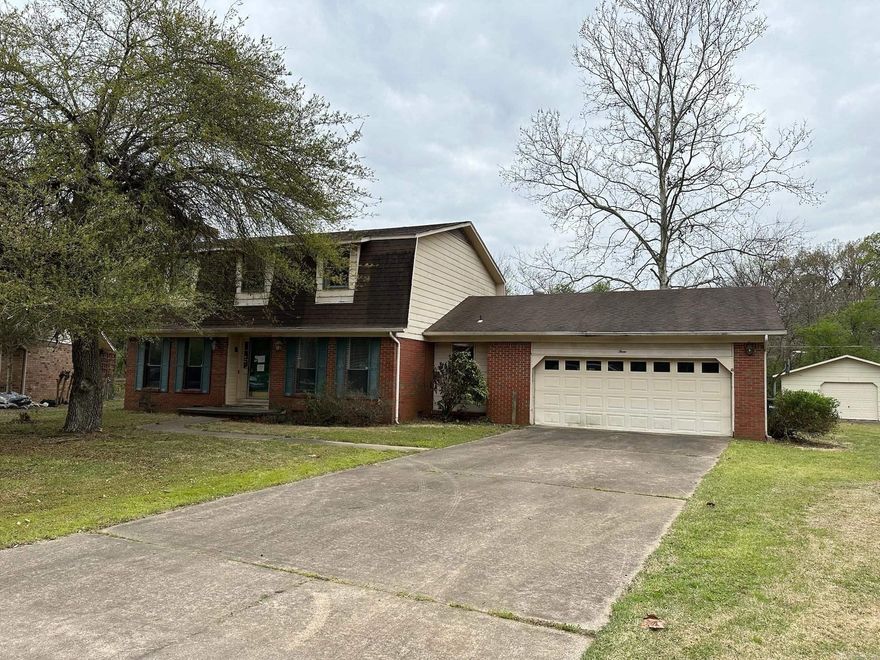 Looking for space! This property has it! Large back yard that backs up to the walking trails, detached shop, separate dining room, large walk in pantry and large laundry room with sink. This property is sold as is. Agents please read confidential remarks.