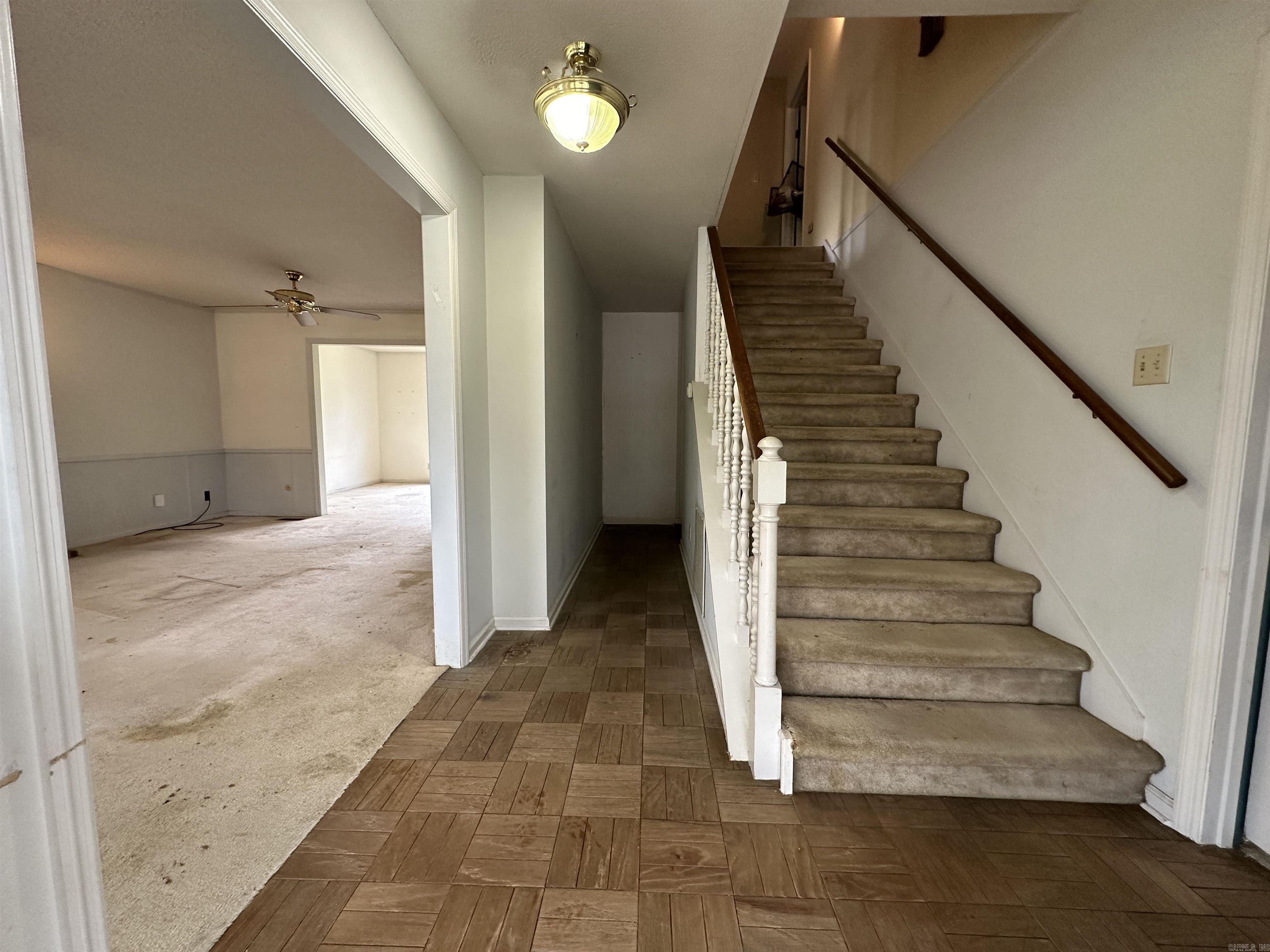 COUNTRY CLUB PARK - Residential