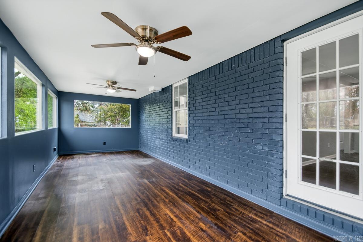 WOODLAND HILLS - Residential