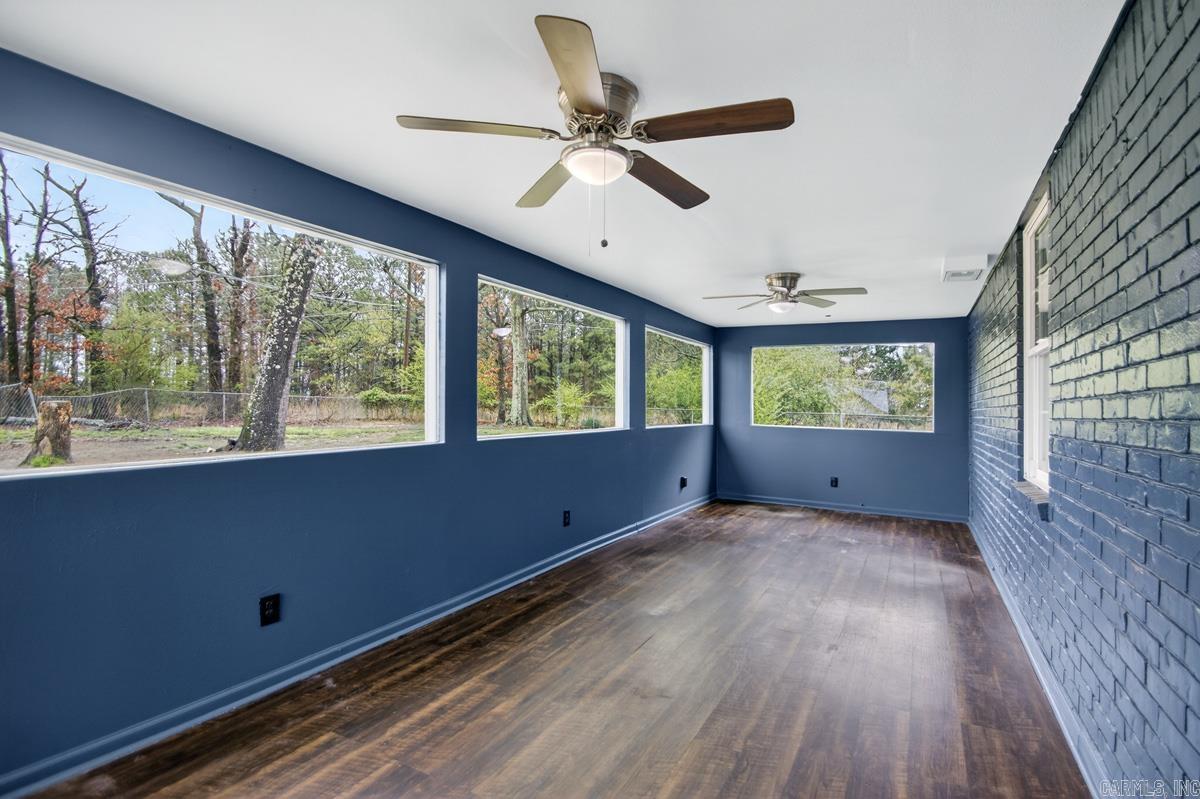 WOODLAND HILLS - Residential