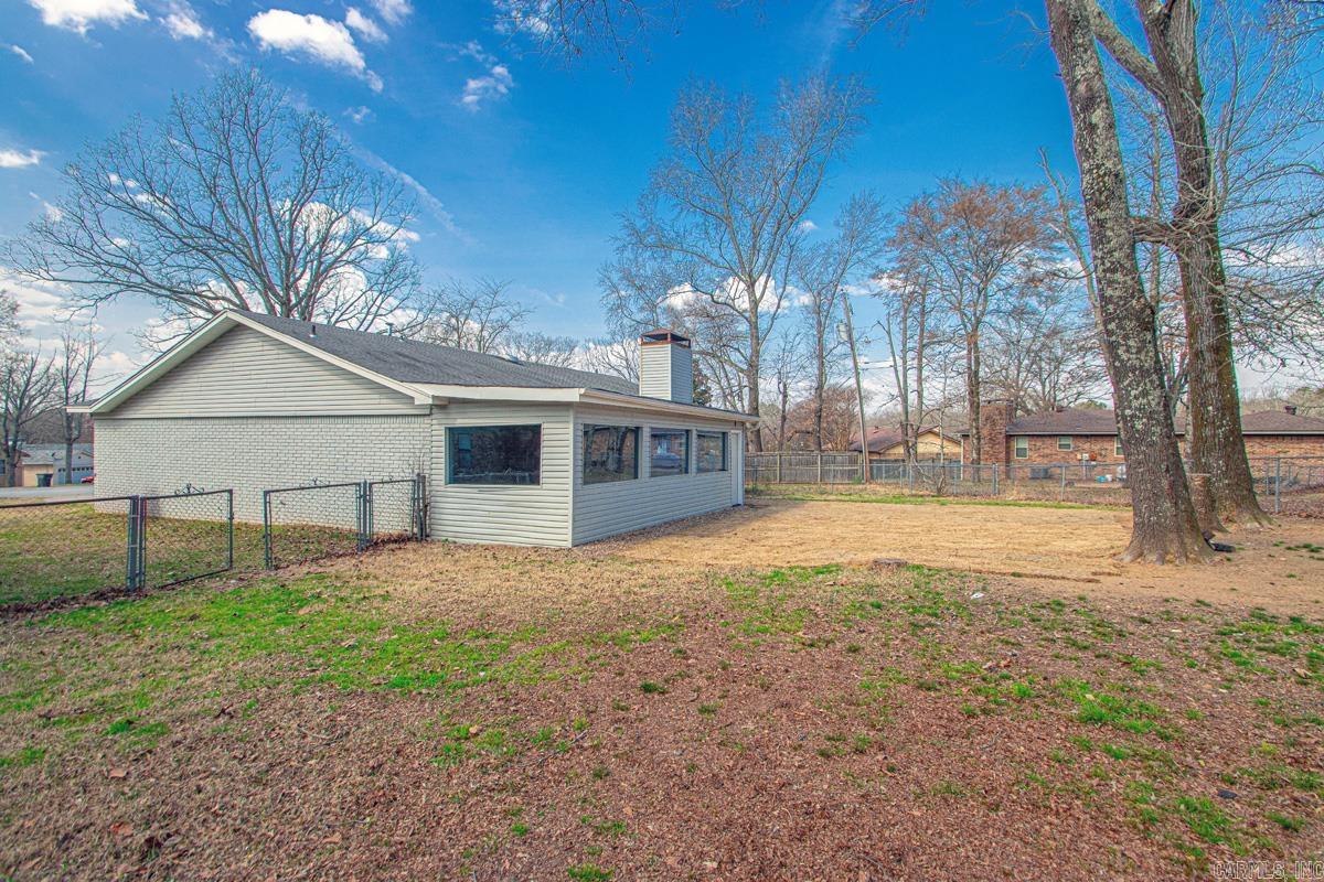 WOODLAND HILLS - Residential