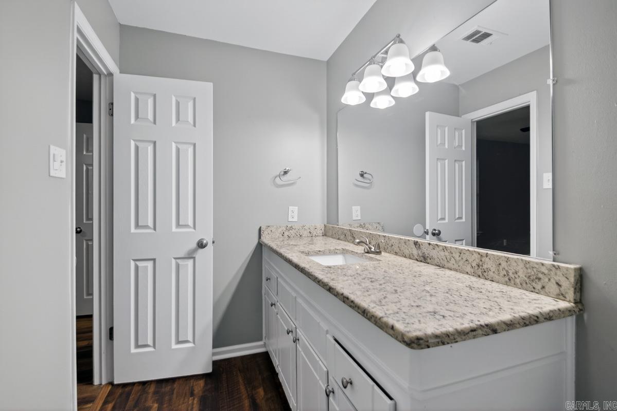 WOODLAND HILLS - Residential