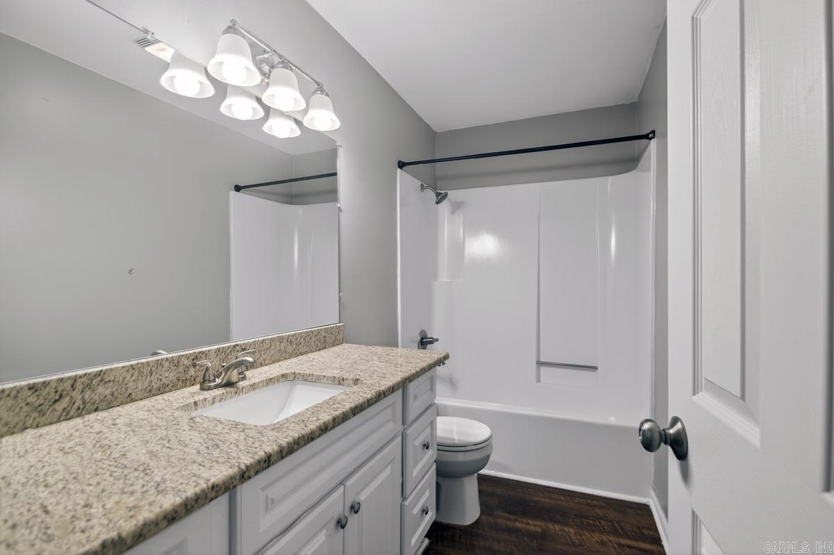 WOODLAND HILLS - Residential