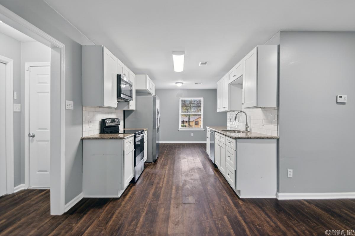 WOODLAND HILLS - Residential