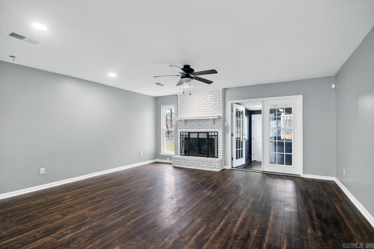 WOODLAND HILLS - Residential